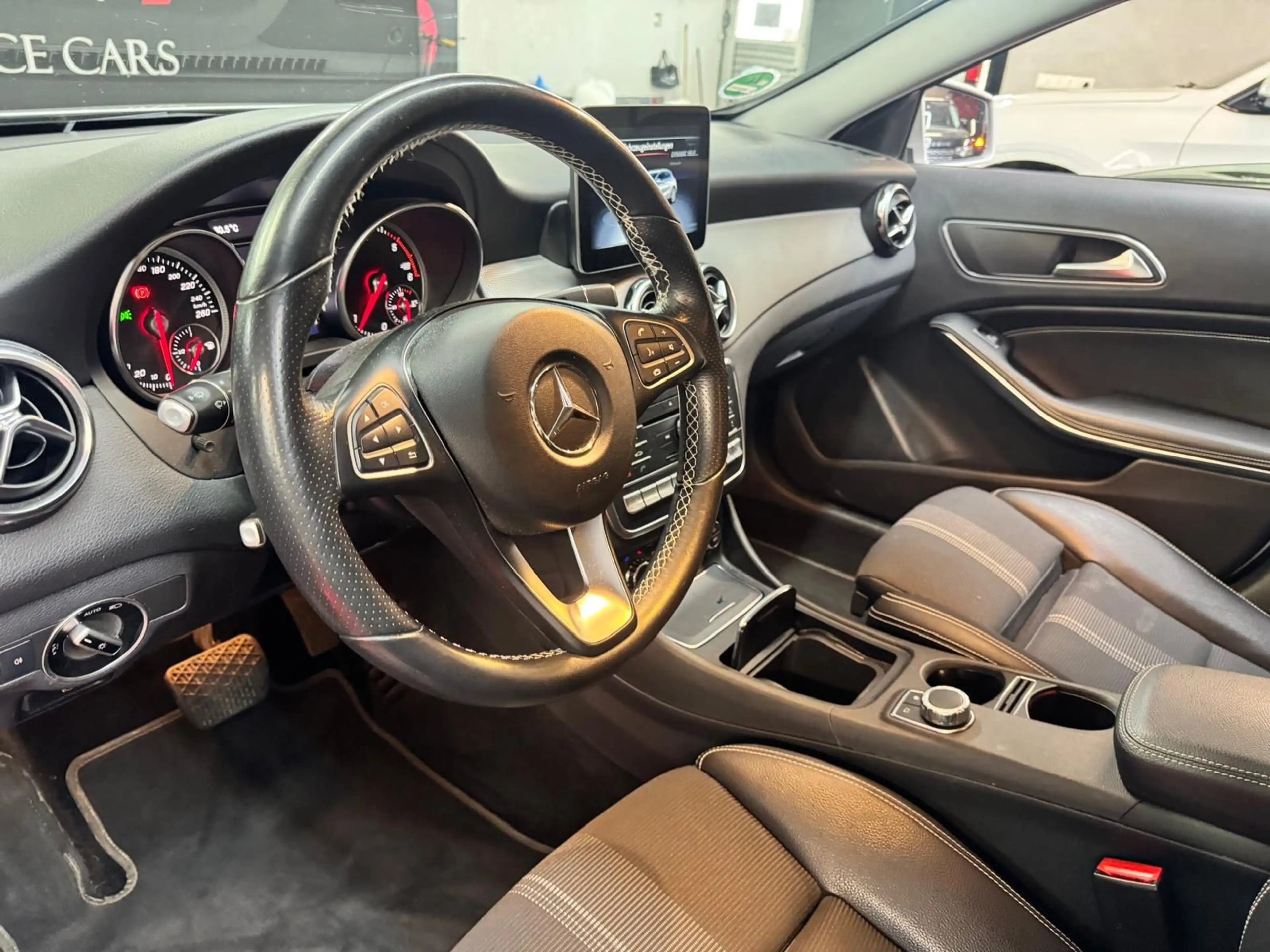 Mercedes-Benz GLA 220 d 4MATIC Aut. — photo 7