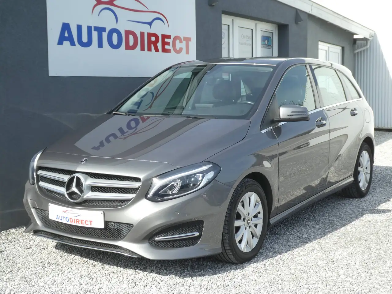 Mercedes-Benz B 180