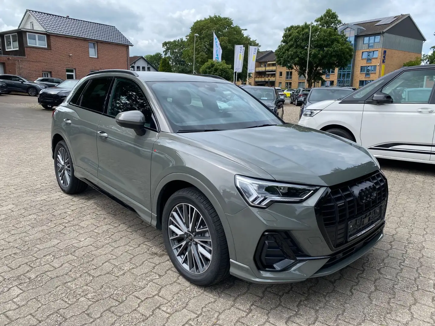 Audi Q3 40 TDI qu S LINE NAVI ACC AHK Optik schwarz Grijs - 1