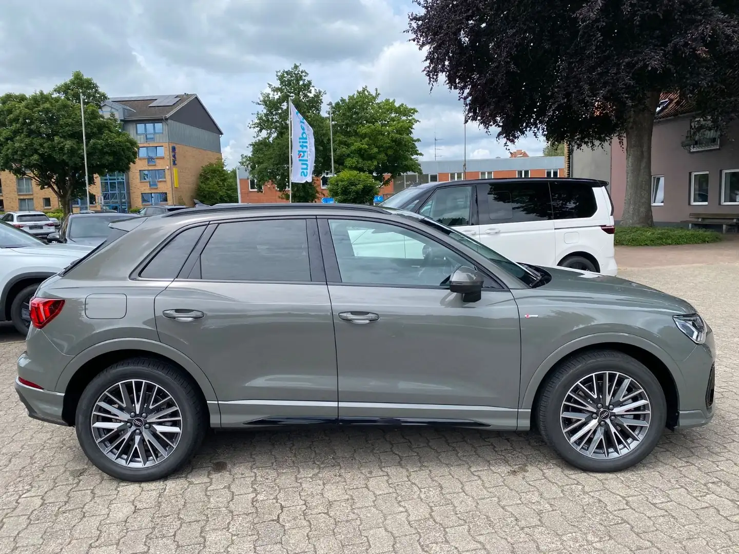 Audi Q3 40 TDI qu S LINE NAVI ACC AHK Optik schwarz Grijs - 2