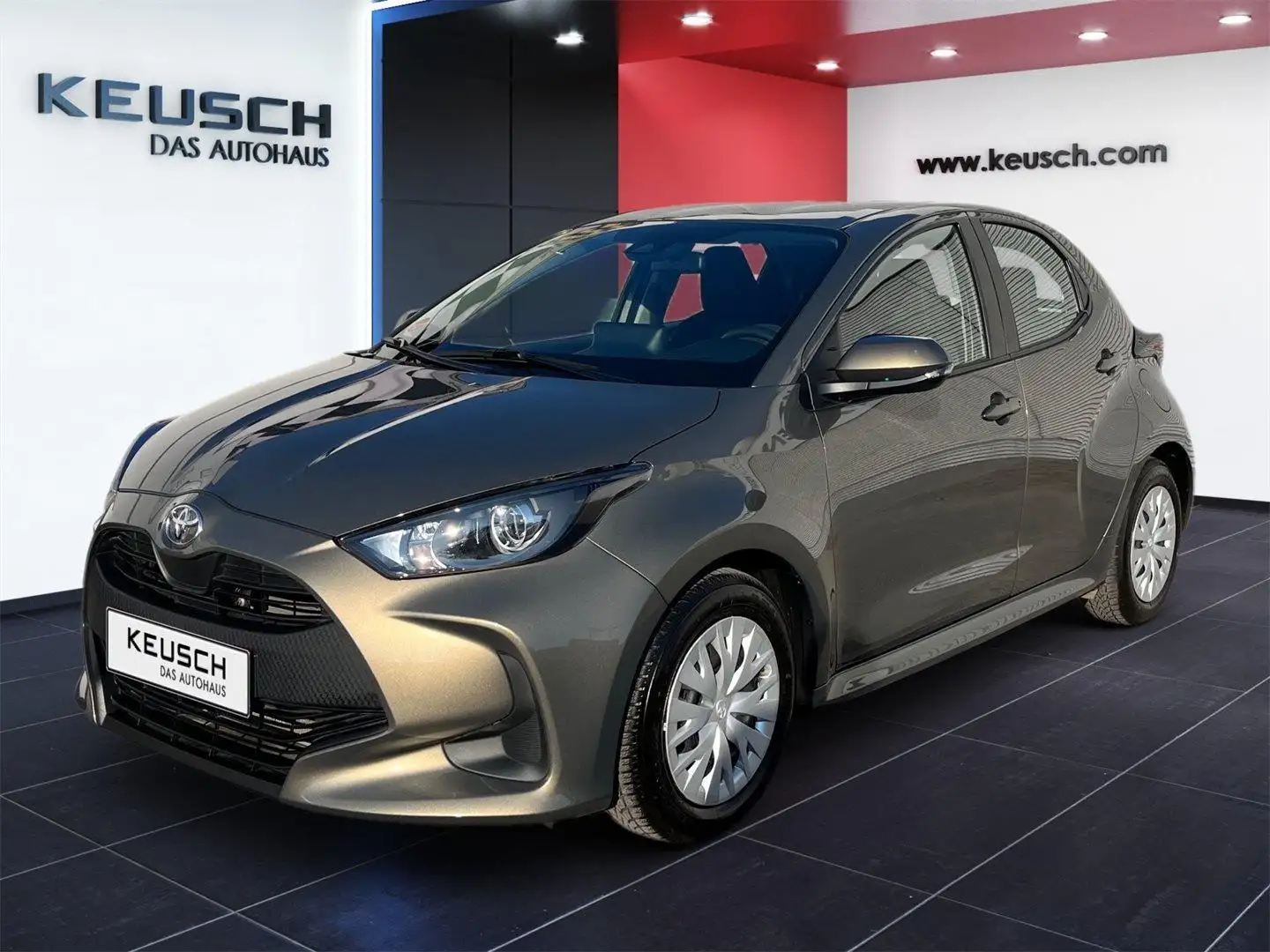 Toyota Yaris 1,0 VVT-i Active Grün - 2