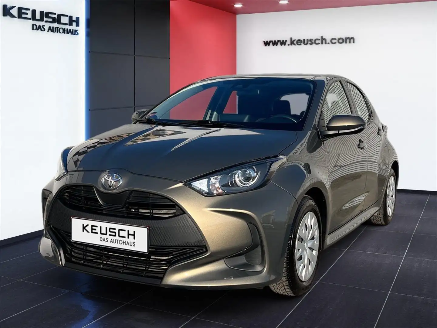 Toyota Yaris 1,0 VVT-i Active Grün - 1