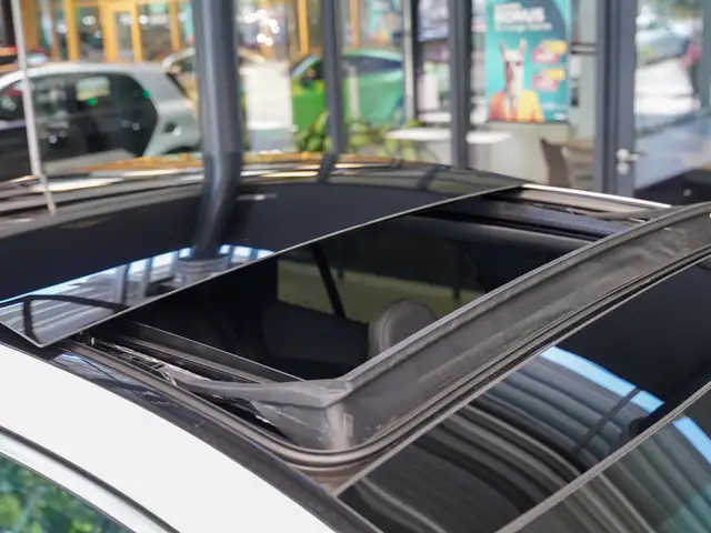 Mercedes-Benz Eqe view 10