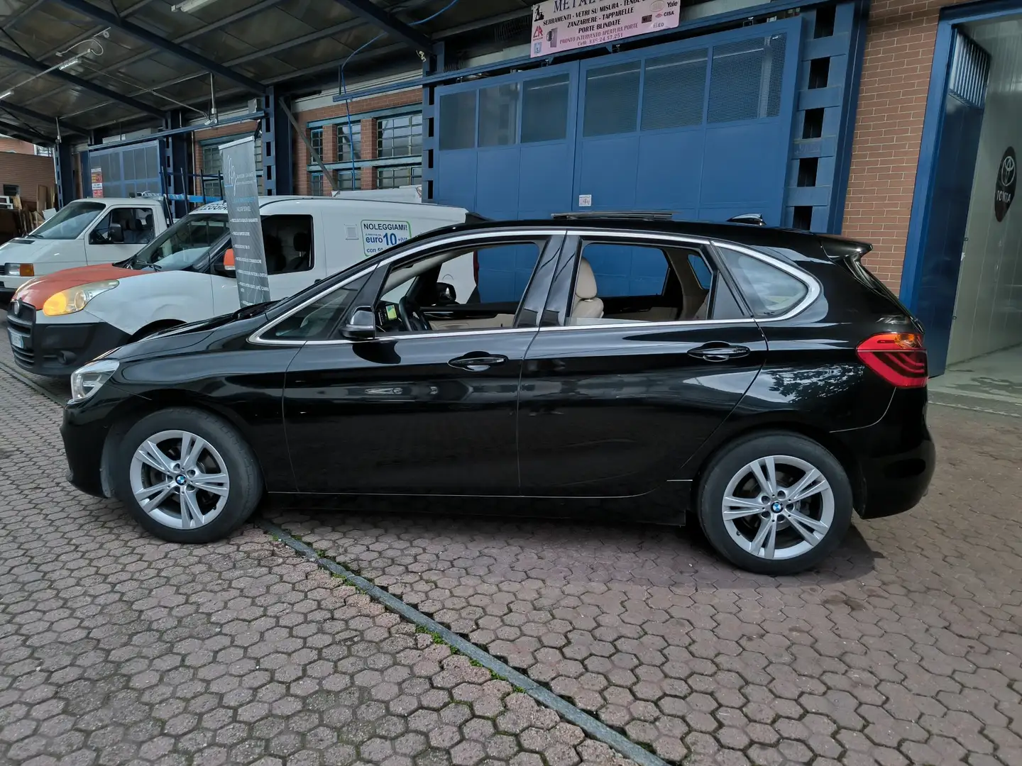 BMW 218 218i Active Tourer Luxury unico proprietario - 2