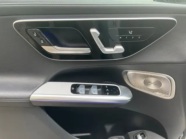 Mercedes-Benz GLC view 13
