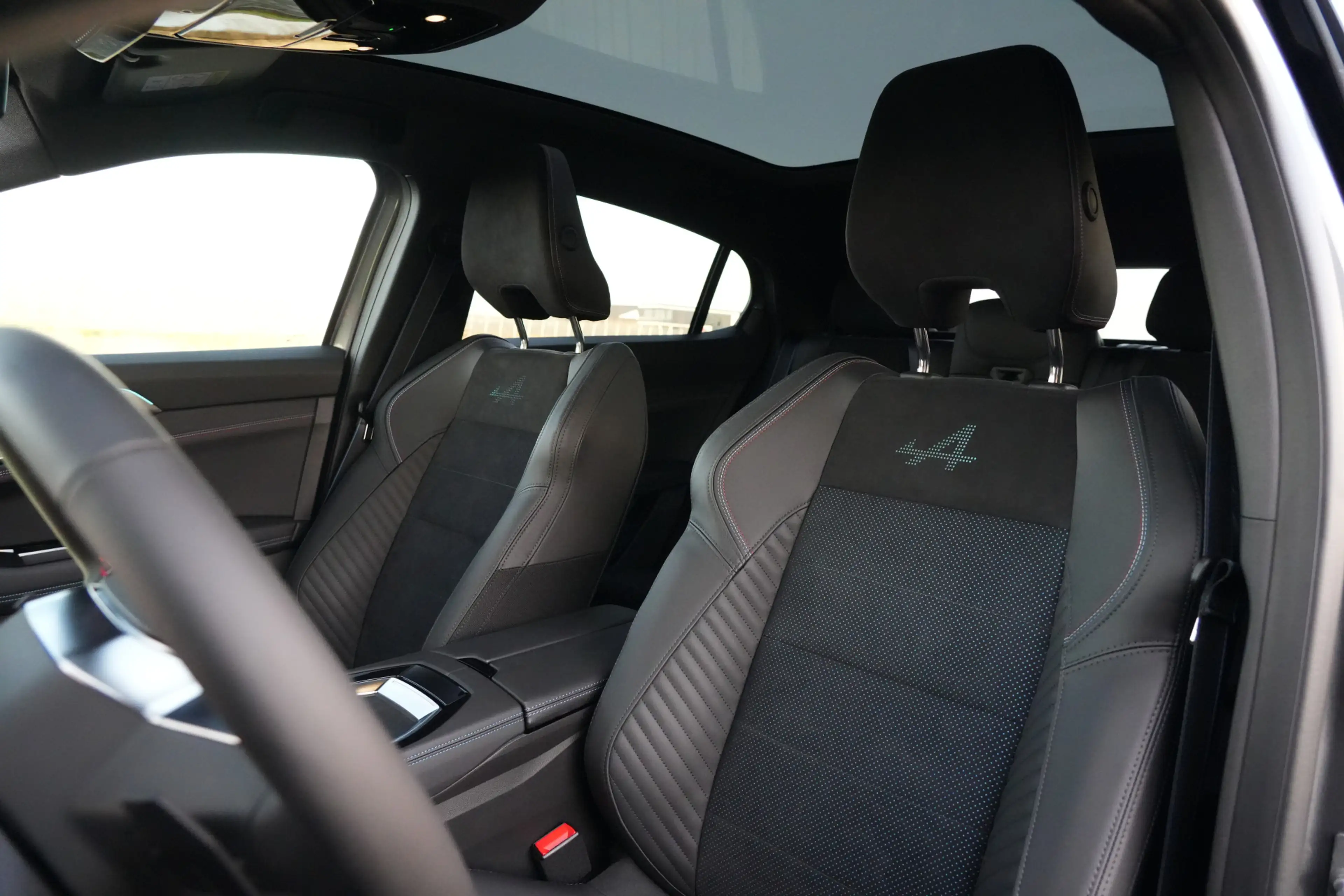 Renault Rafale 1.2 E-Tech 4x4 Plug-in Hybrid 300 Esprit Alpine 30 — photo 4