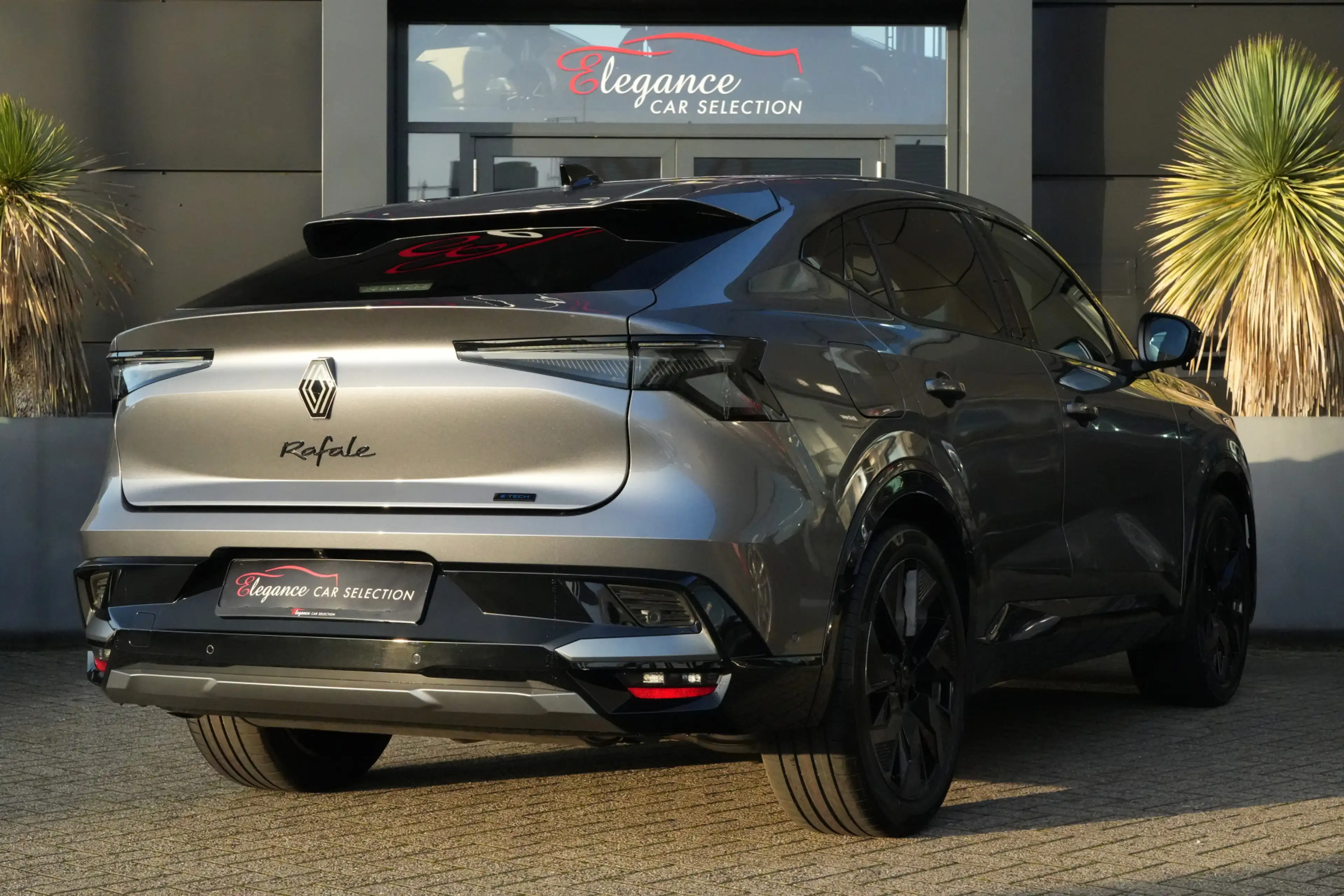 Renault Rafale 1.2 E-Tech 4x4 Plug-in Hybrid 300 Esprit Alpine 30 — photo 2