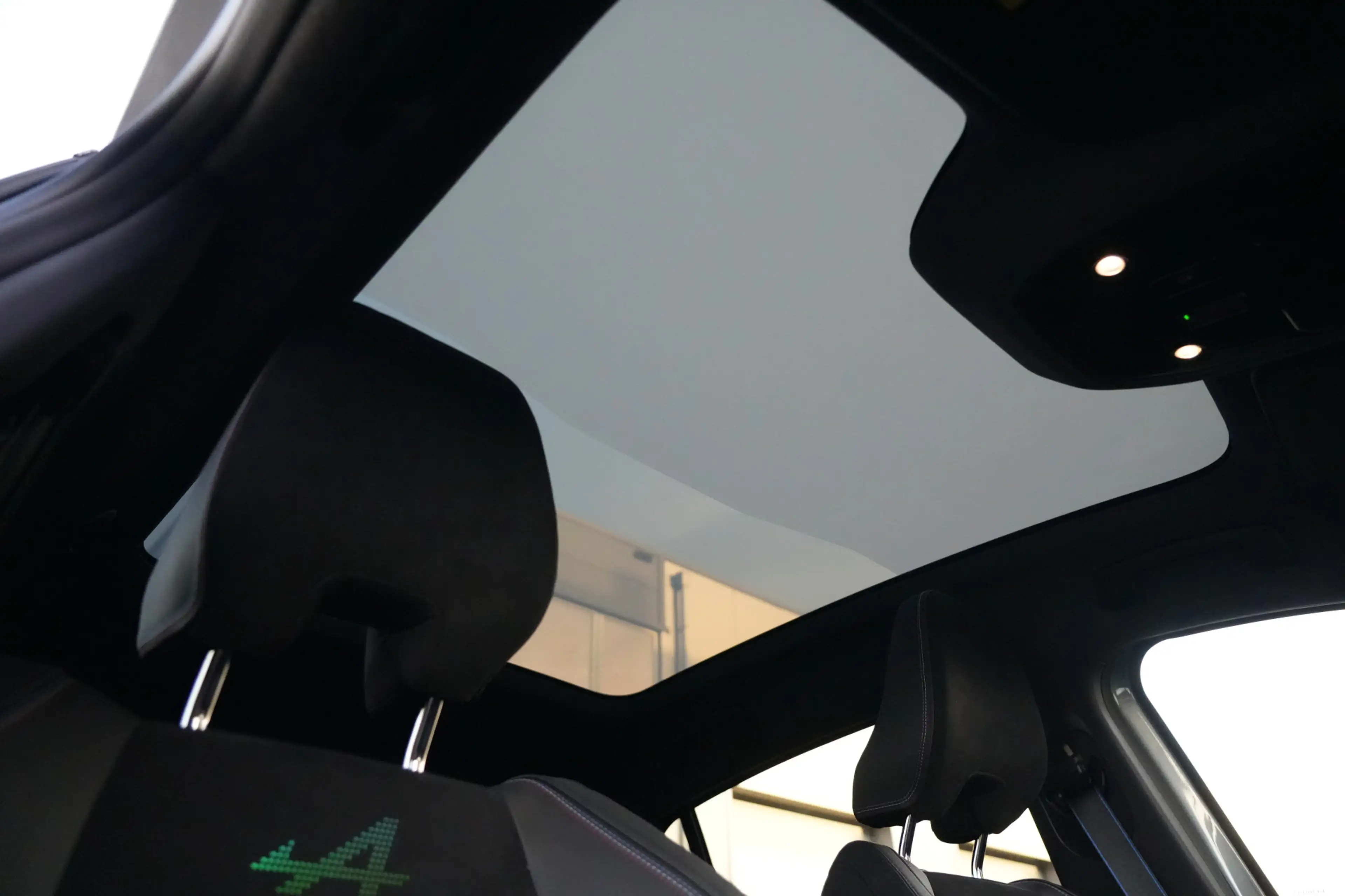 Renault Rafale 1.2 E-Tech 4x4 Plug-in Hybrid 300 Esprit Alpine 30 — photo 28