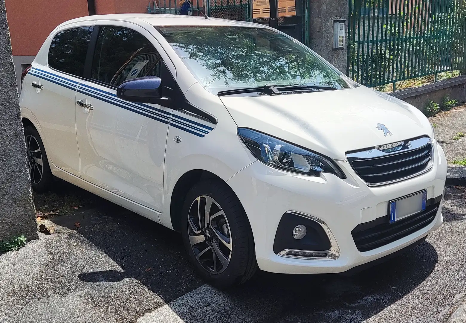 Peugeot 108 1085p 1.0 vti Allure E6 Bianco - 2