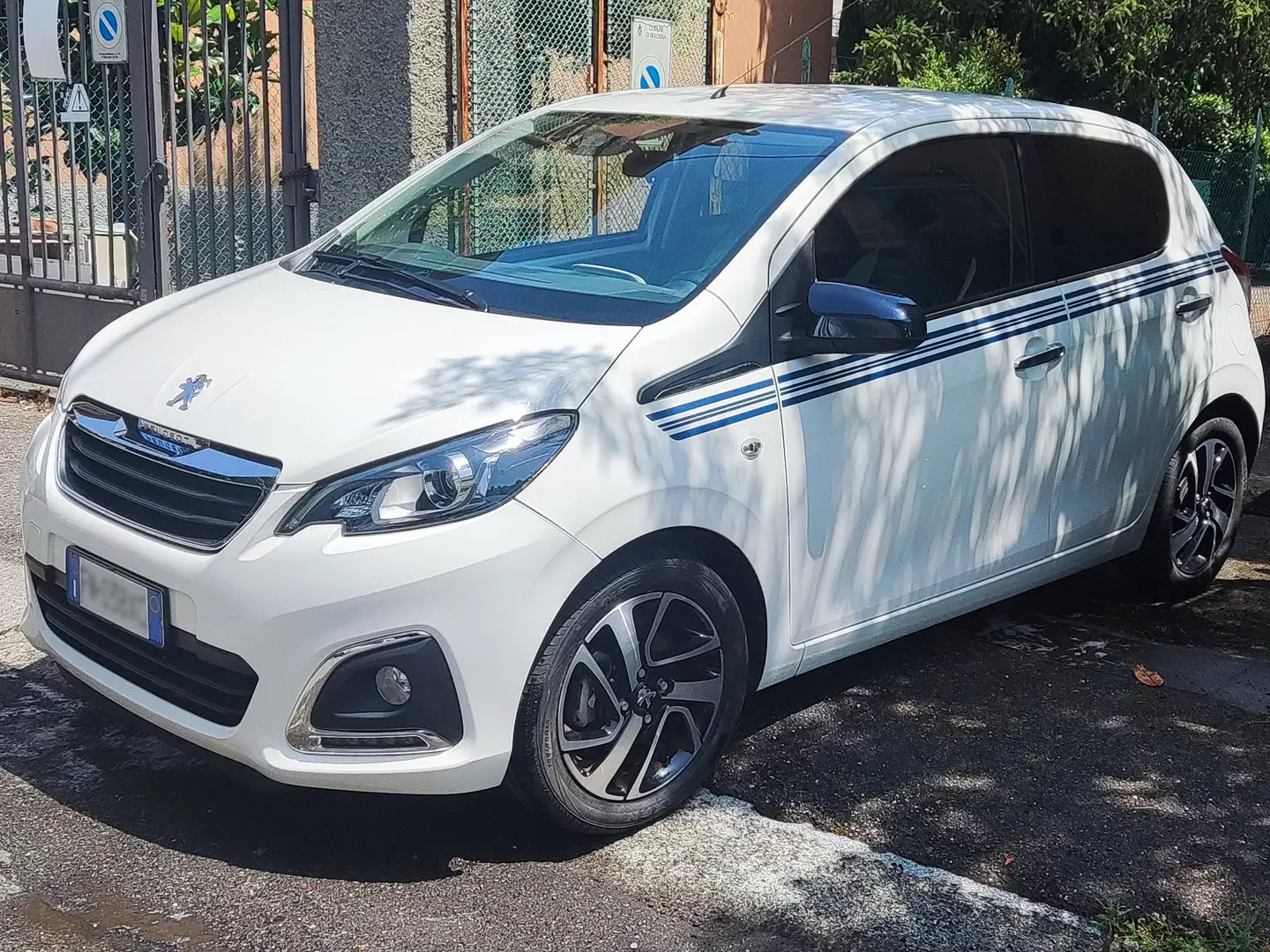 Peugeot 108 1085p 1.0 vti Allure E6 Bianco - 1
