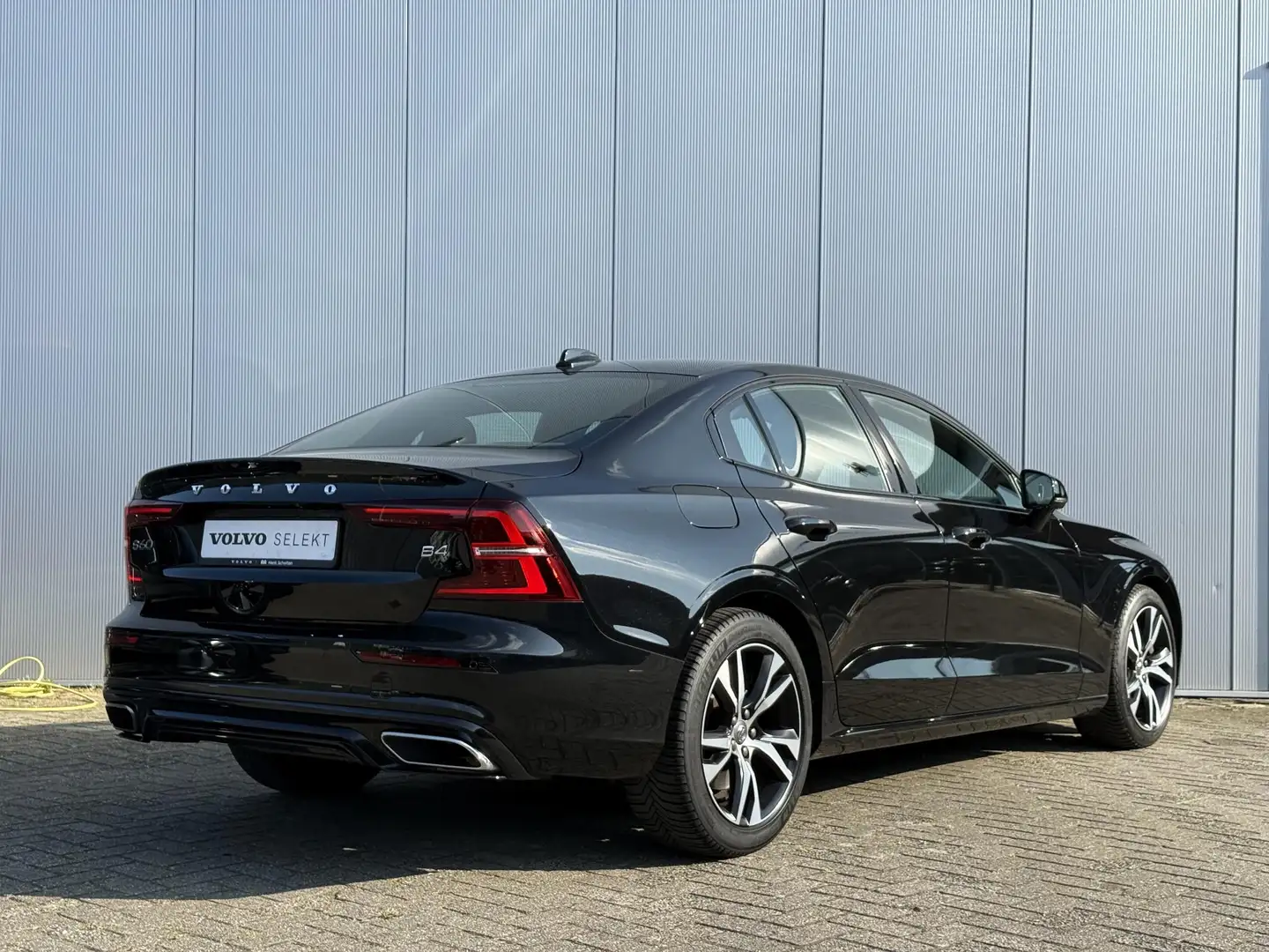 Volvo S60 B4 AUT8 197PK R-Design | Geventileerde en verwarmb Noir - 2