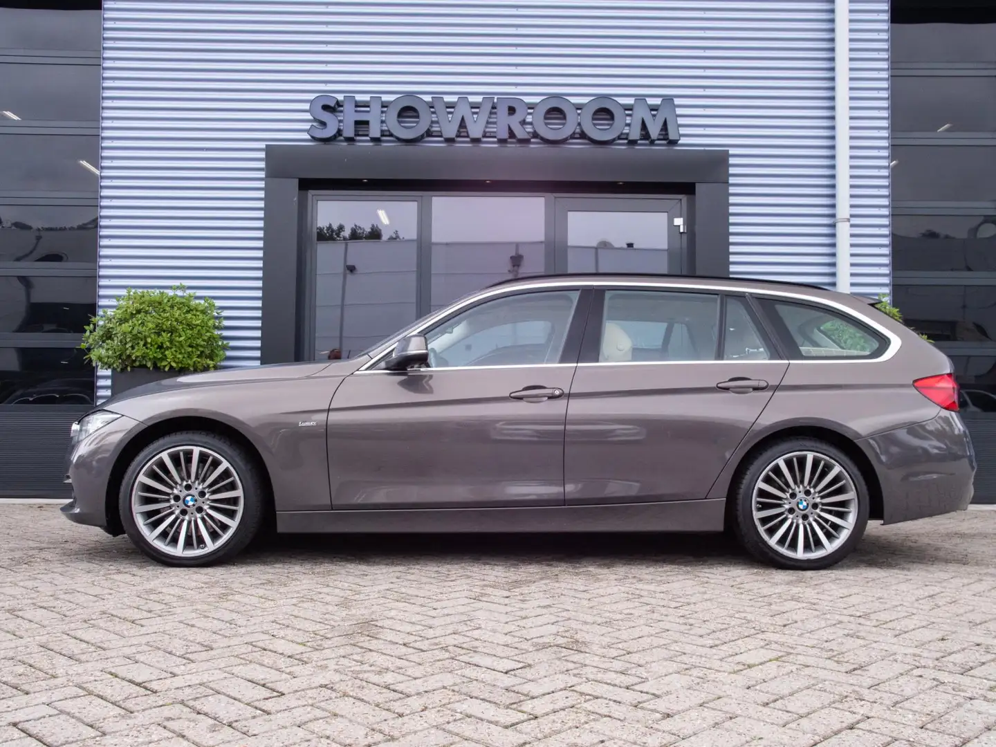 BMW 335 3-serie Touring 335d xDrive Centennial High Execut Gris - 2