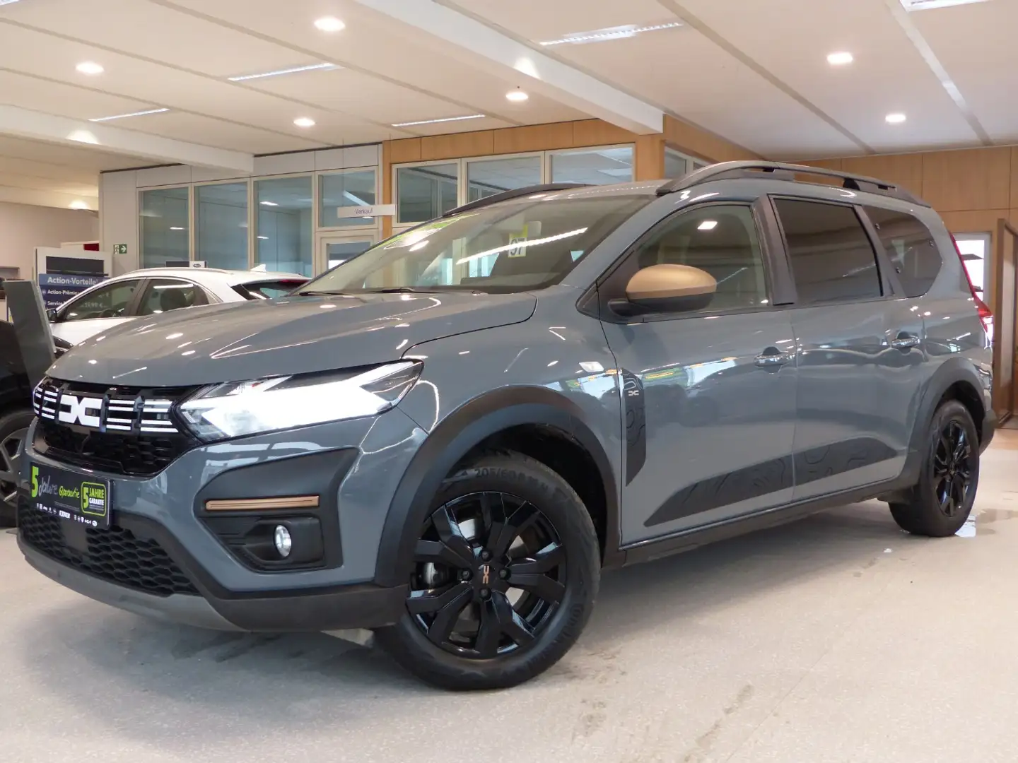 Dacia Jogger 1,6 HYBRID 140 EXTREME 7 Sitzer LED+SHZ Grau - 2