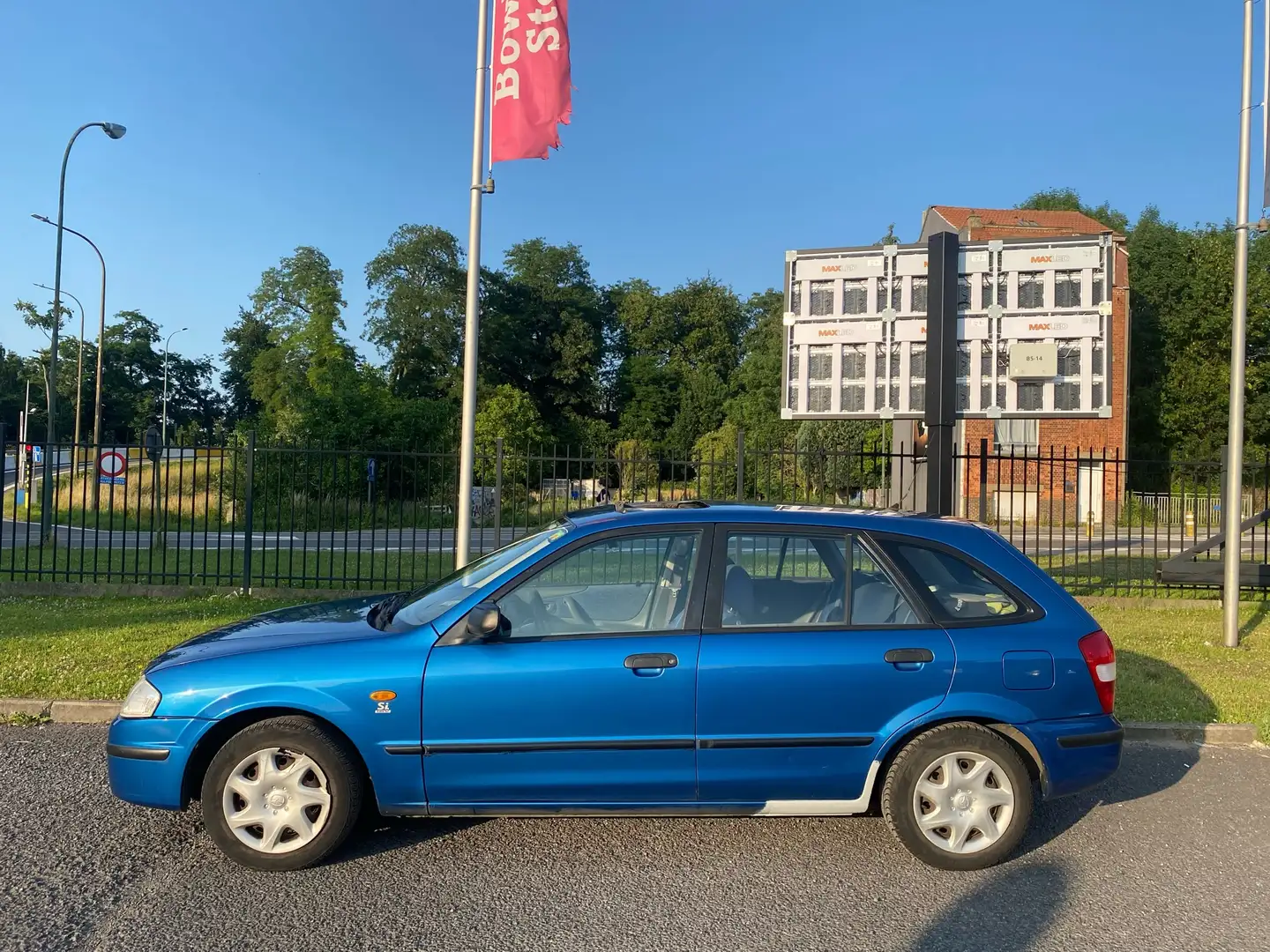 Mazda 323 f 1.3 * 73cv * Toit Ouvrant * prete à immatricule Blauw - 2