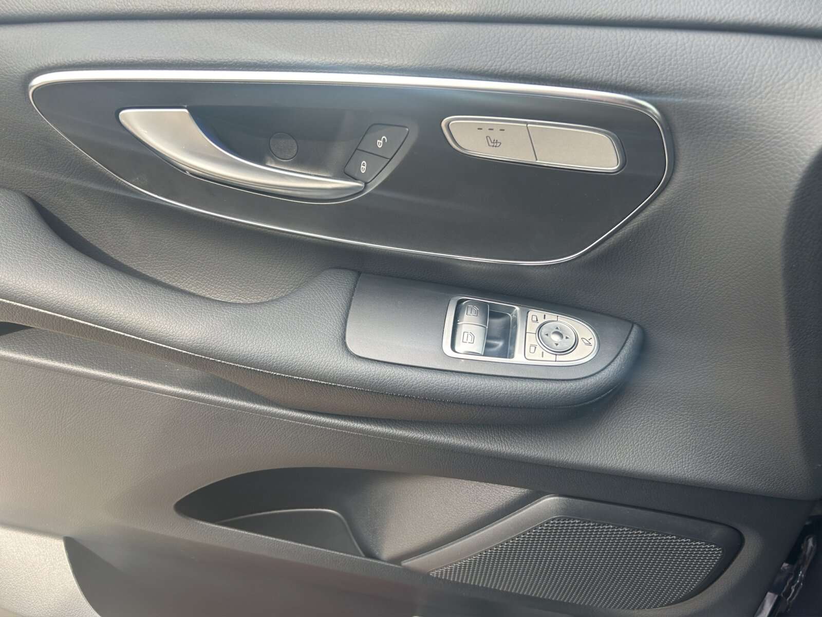 Mercedes-Benz V 220