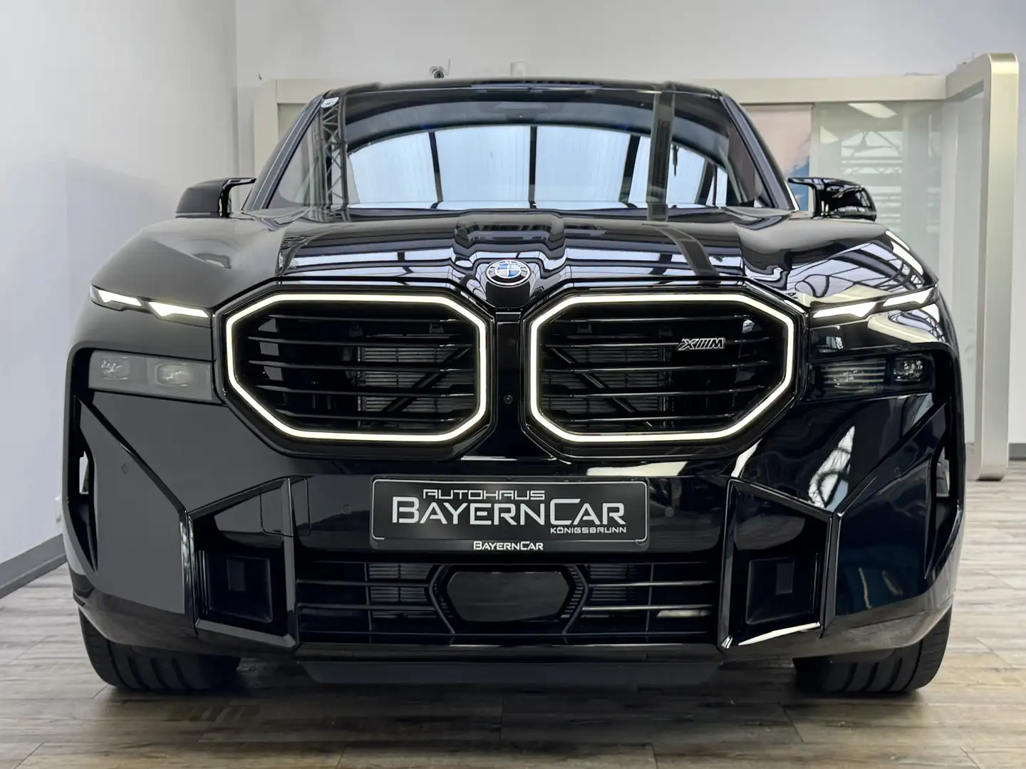 BMW XM 50e 23Zoll B&W DriviProf. ACC AHK Sitzlüftung Schwarz - 2