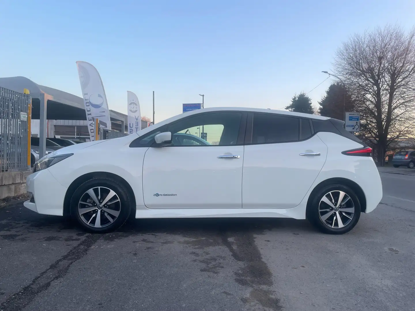 Nissan Leaf Leaf II 2018 Visia Plus 40kWh 150cv Bianco - 2