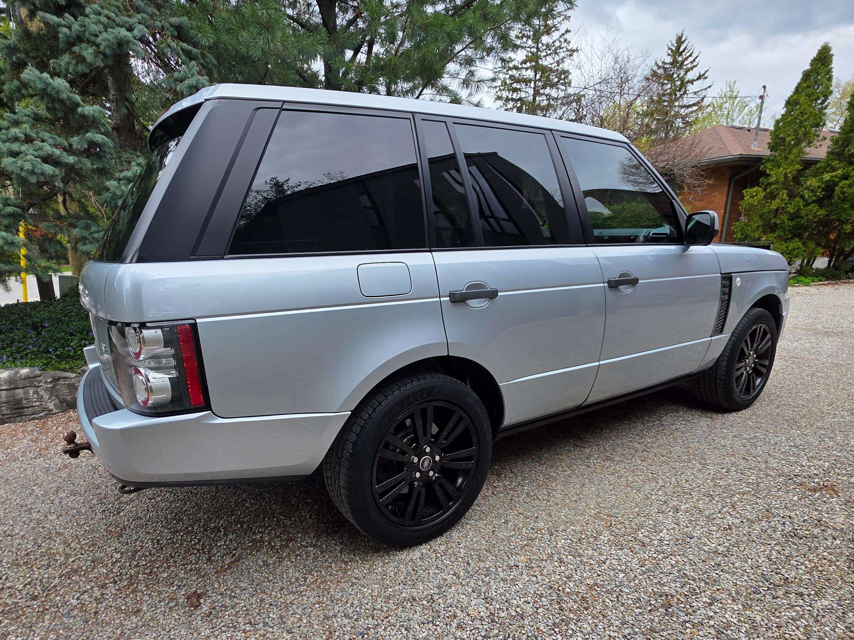 2011 Land Rover Range Rover HSE alt 2