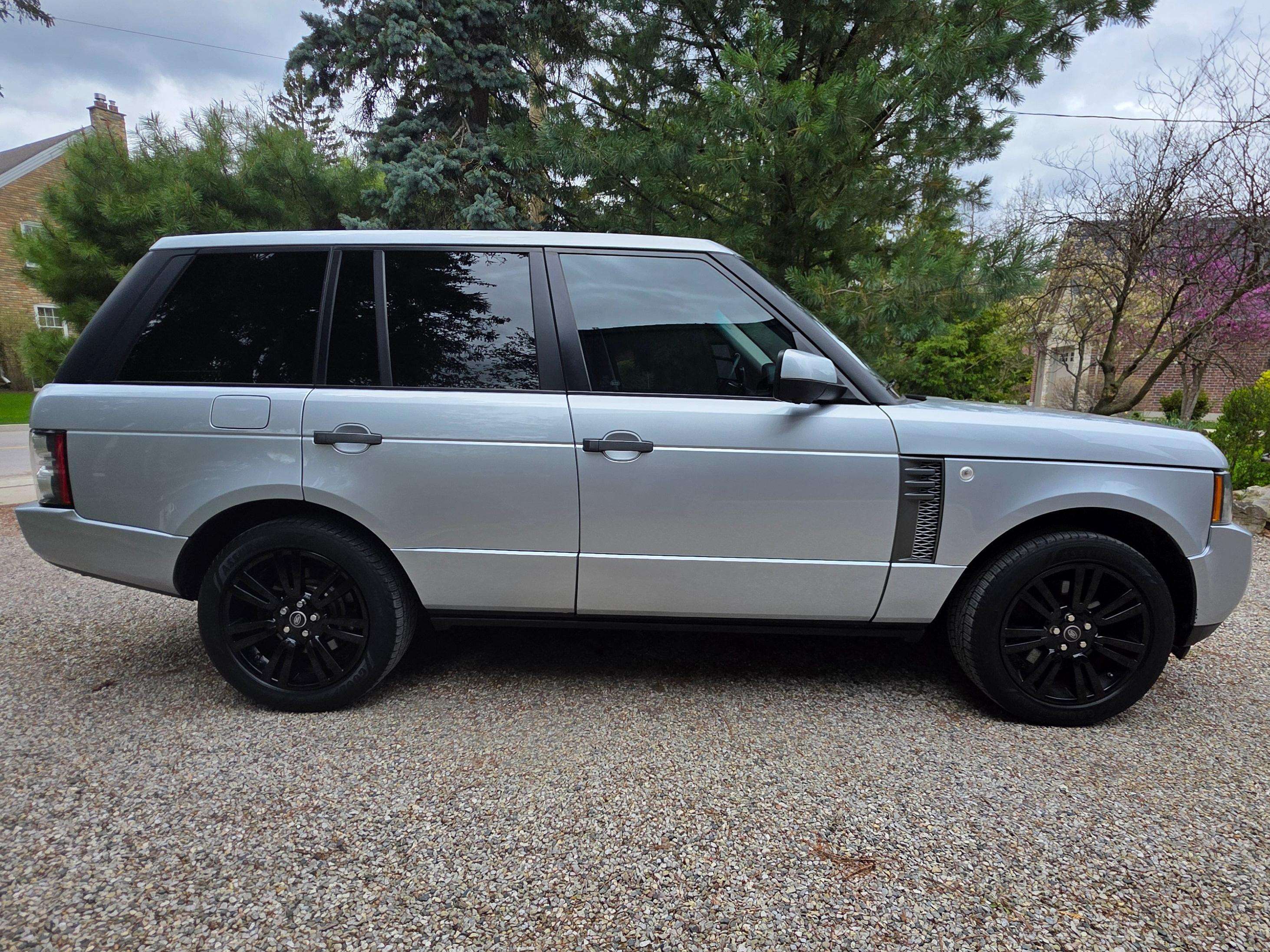 2011 Land Rover Range Rover HSE alt 3