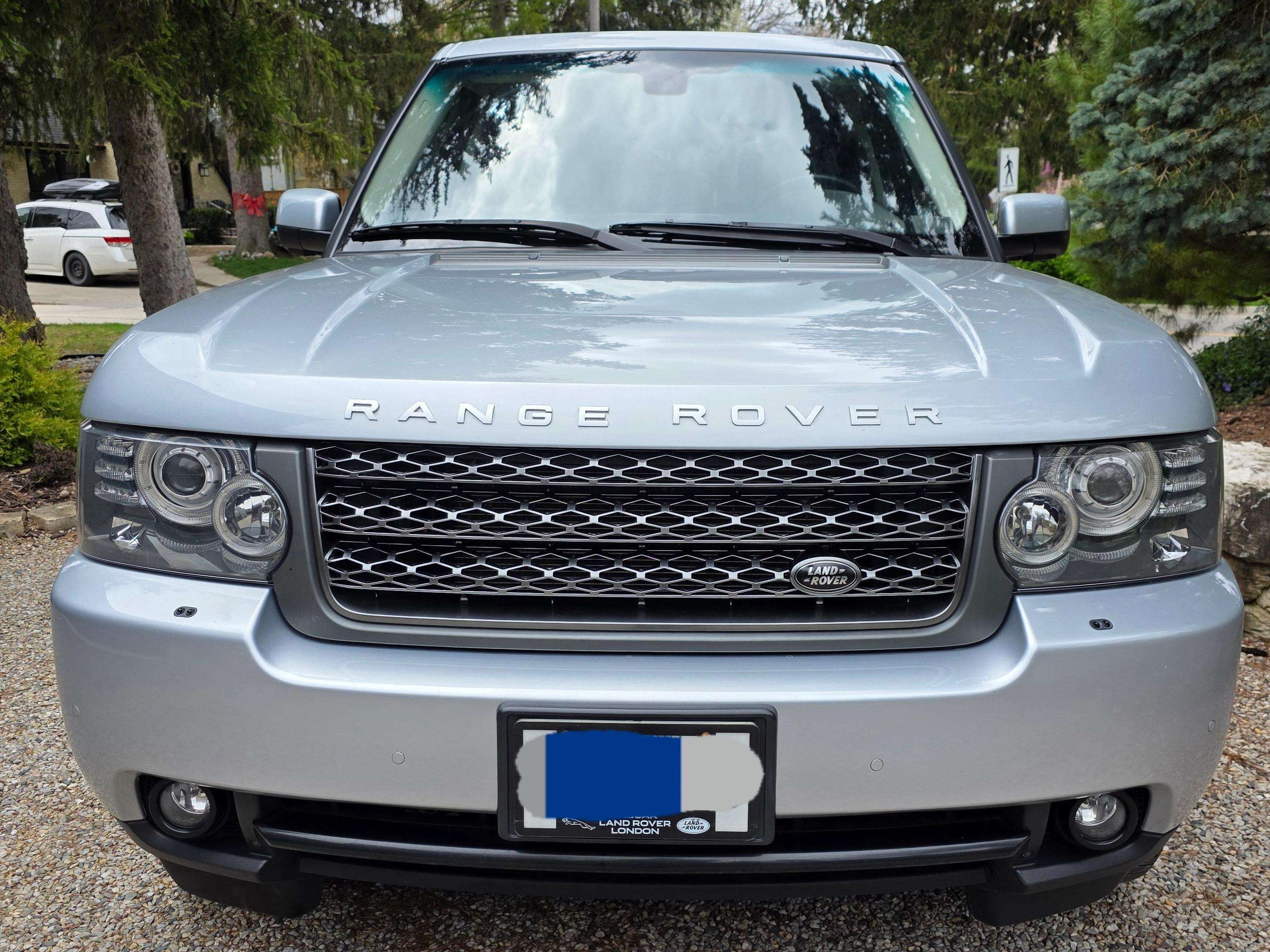 2011 Land Rover Range Rover HSE alt 4
