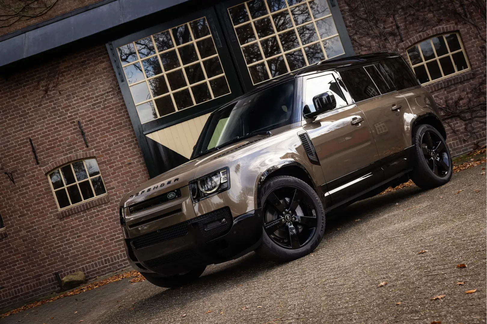 Land Rover Defender 110 2.0 P300e 110 X-Dynamic HSE HUD Meridian Surro Bruin - 1