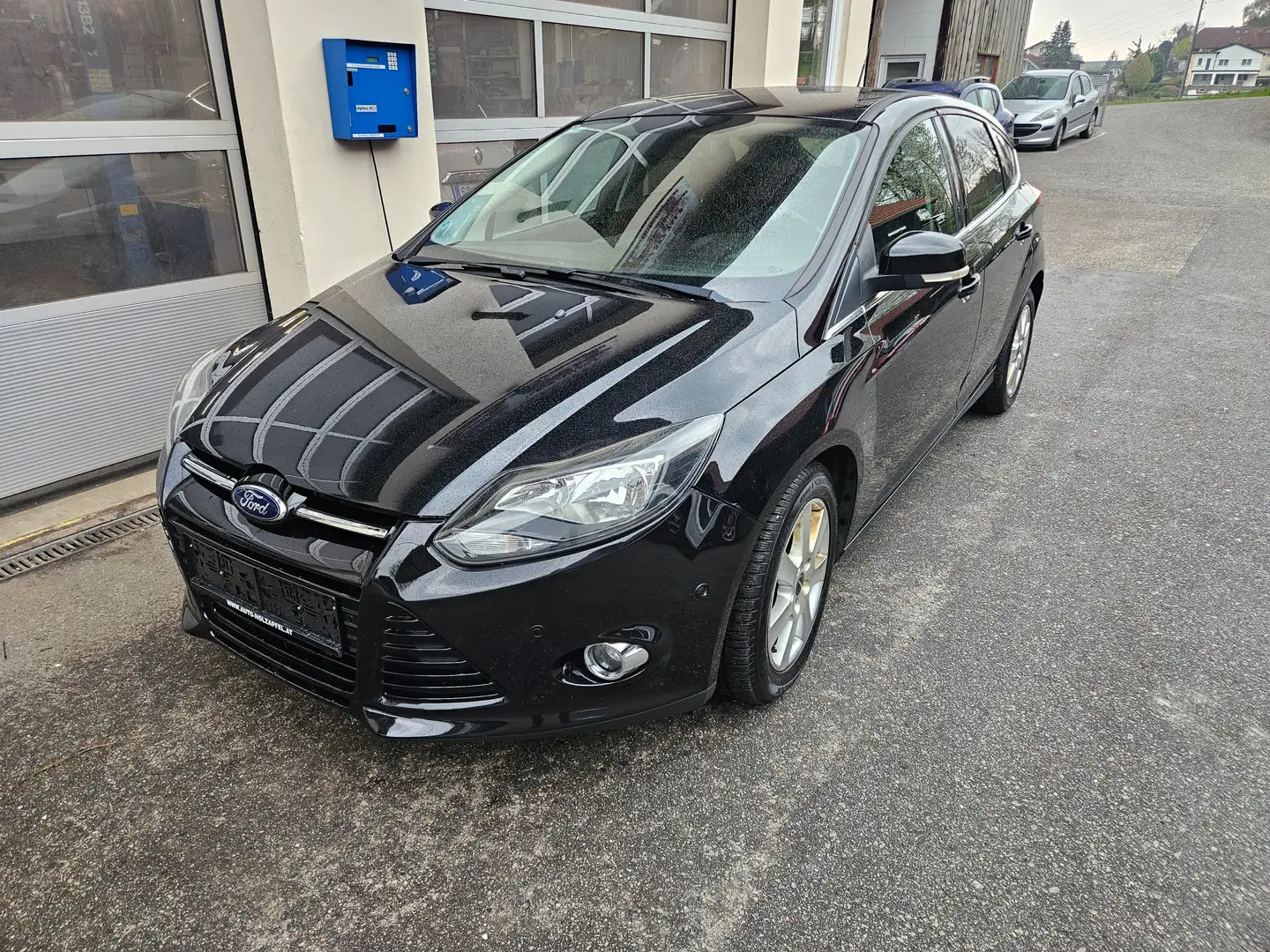 Ford Focus Titanium 1,6 TDCi DPF Limousine Schwarz - 1