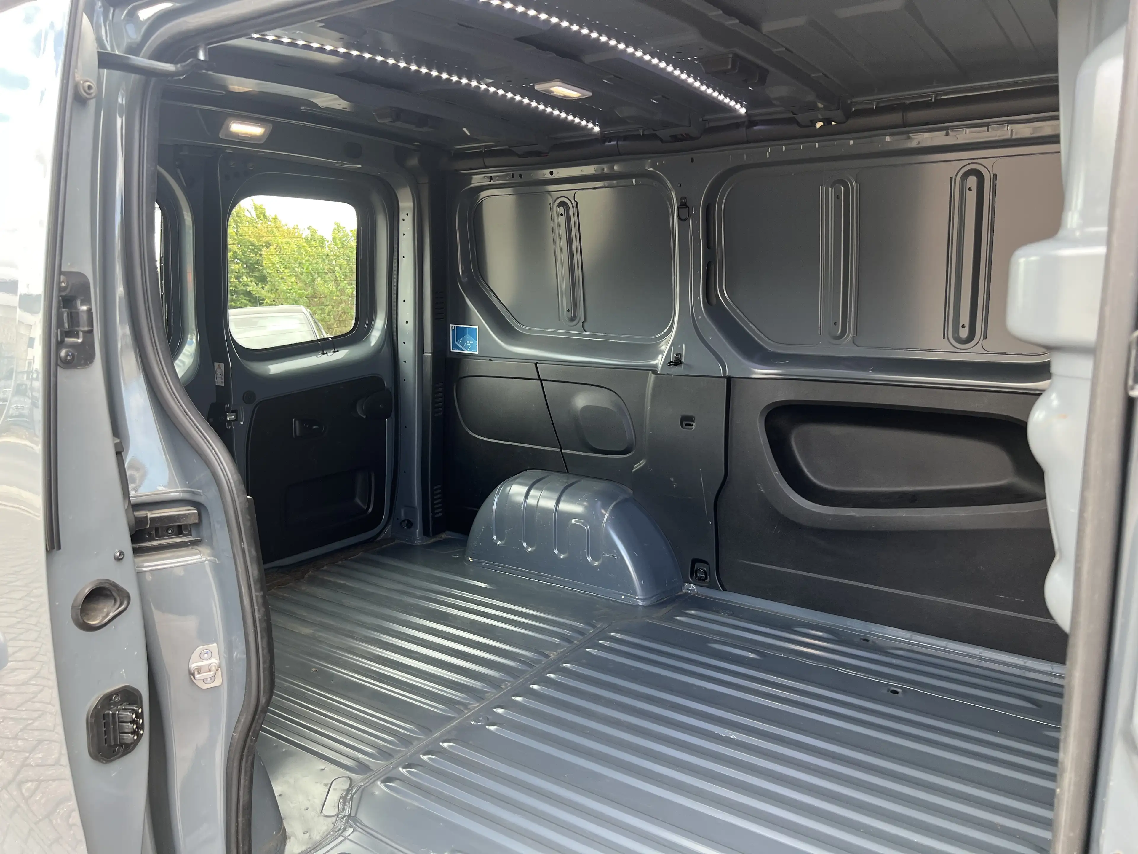 Nissan Primastar L1H1 2,8t N-Connecta Automatik Werksgarantie — photo 8