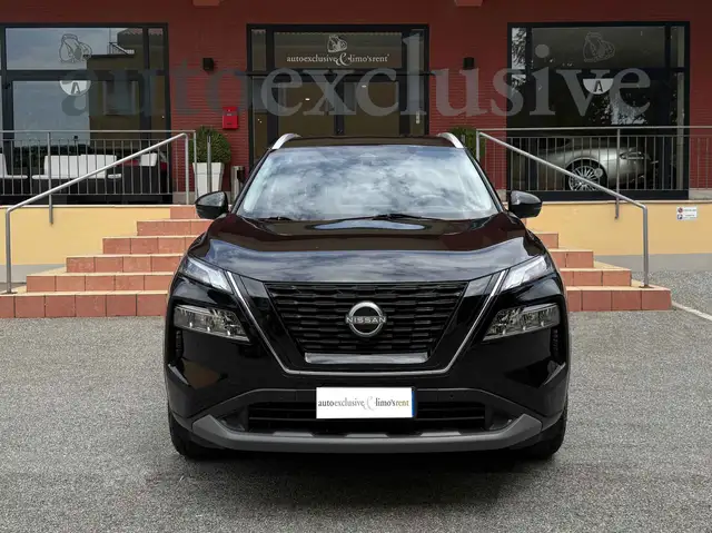 Nissan X-Trail view 3