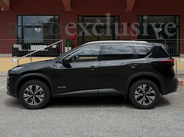 Nissan X-Trail view 4