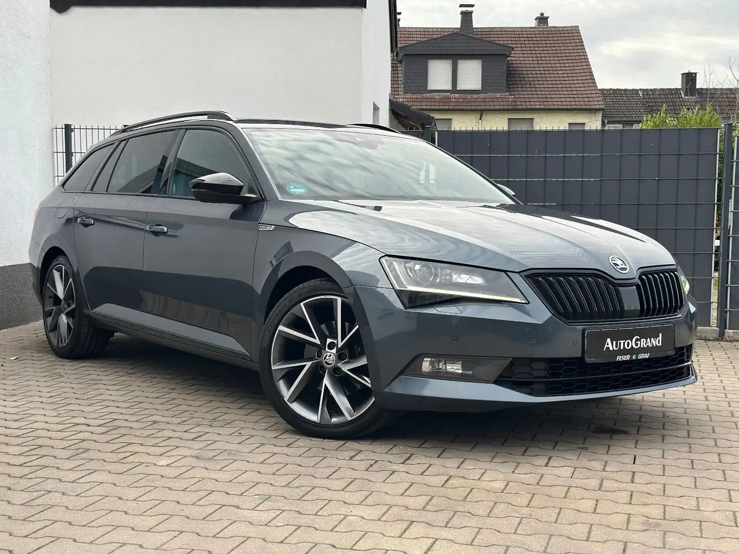 Skoda Superb Sportline 4x4*140 kw*1HAND*Navi*Keyless* Gris - 2