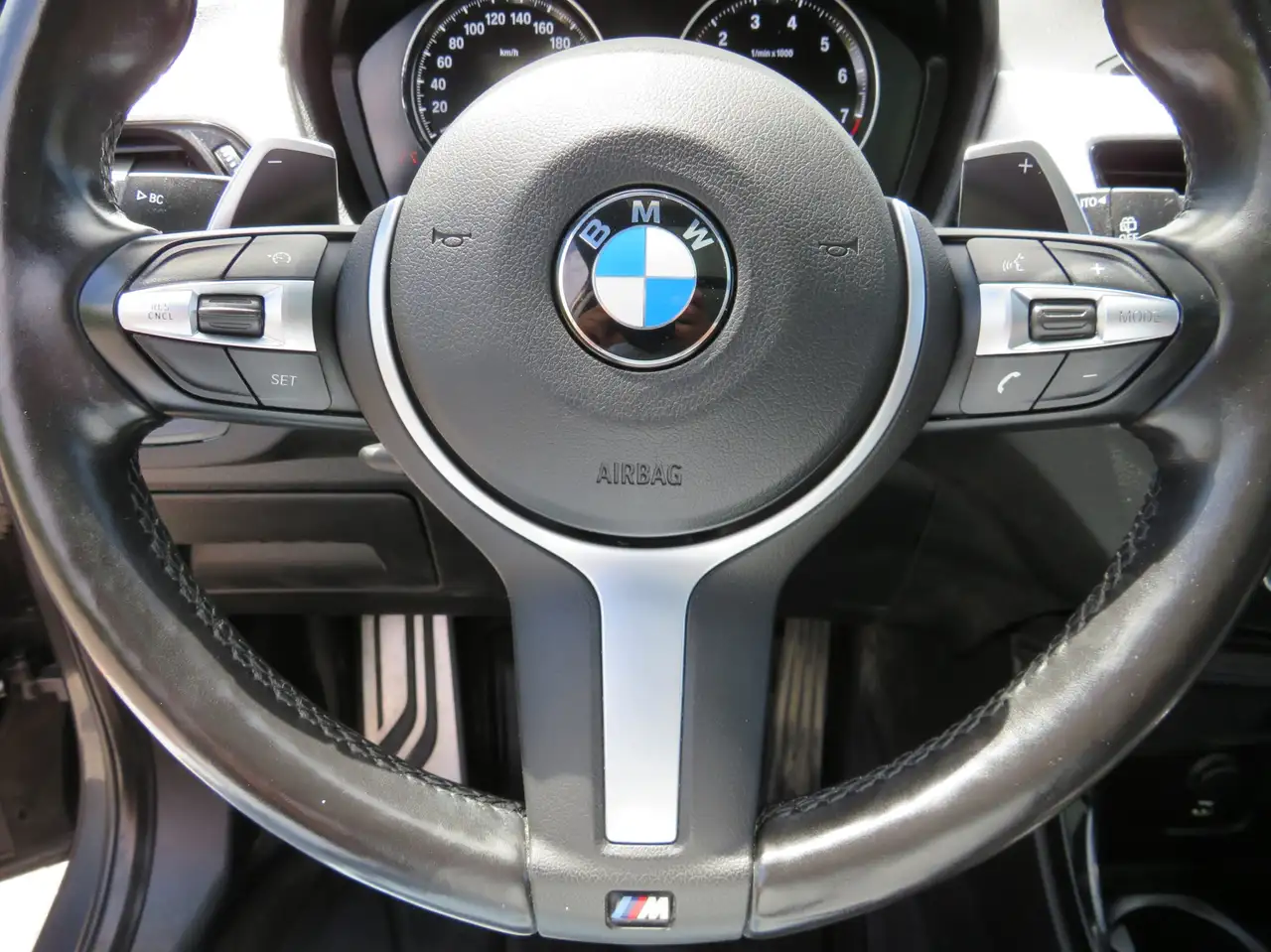 BMW X1 снимка BMW X1