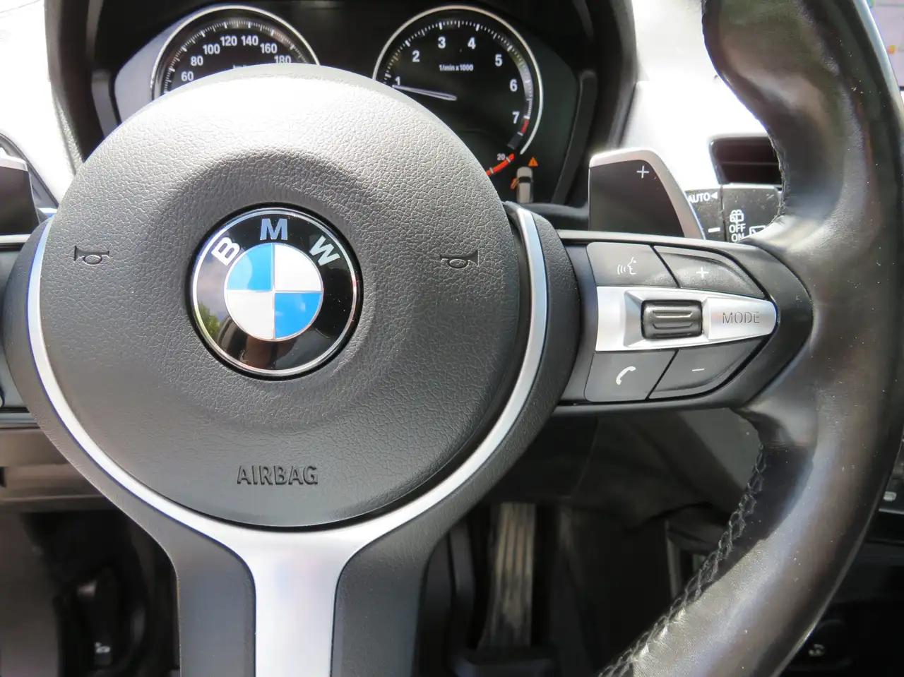 BMW X1 снимка BMW X1