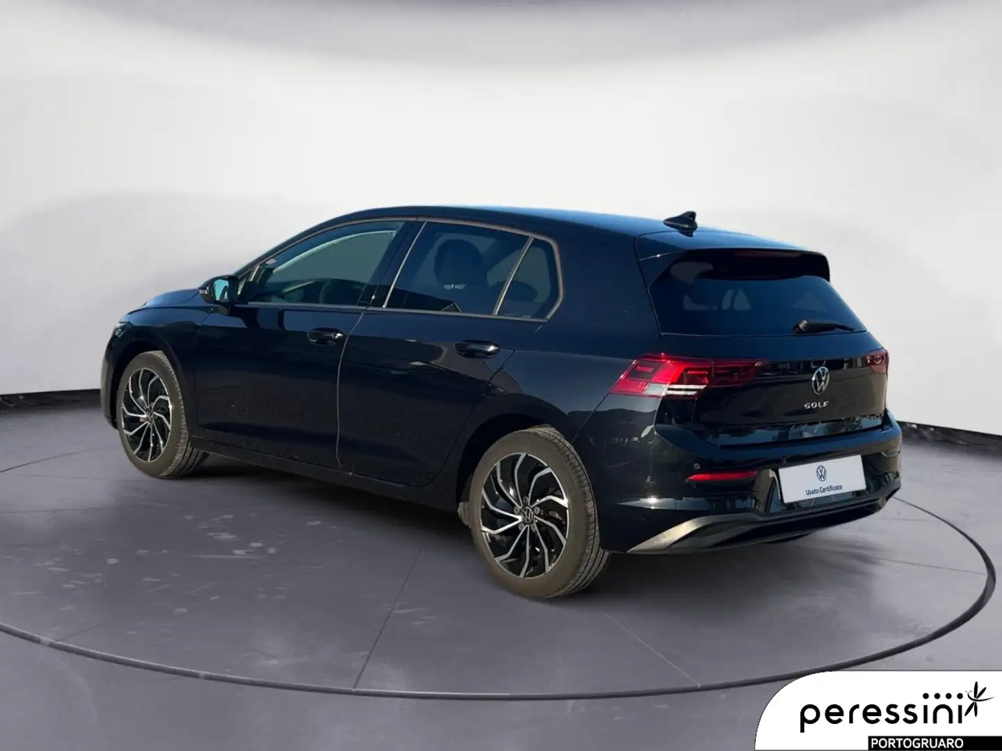 Volkswagen Golf 1.5 TGI Life Fekete - 2
