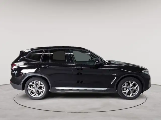 BMW X3 view 3