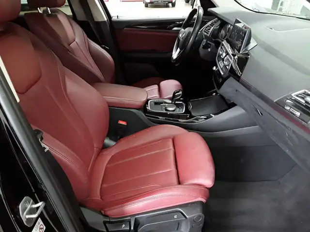 BMW X3 view 8