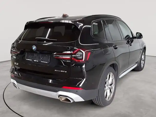 BMW X3 view 4