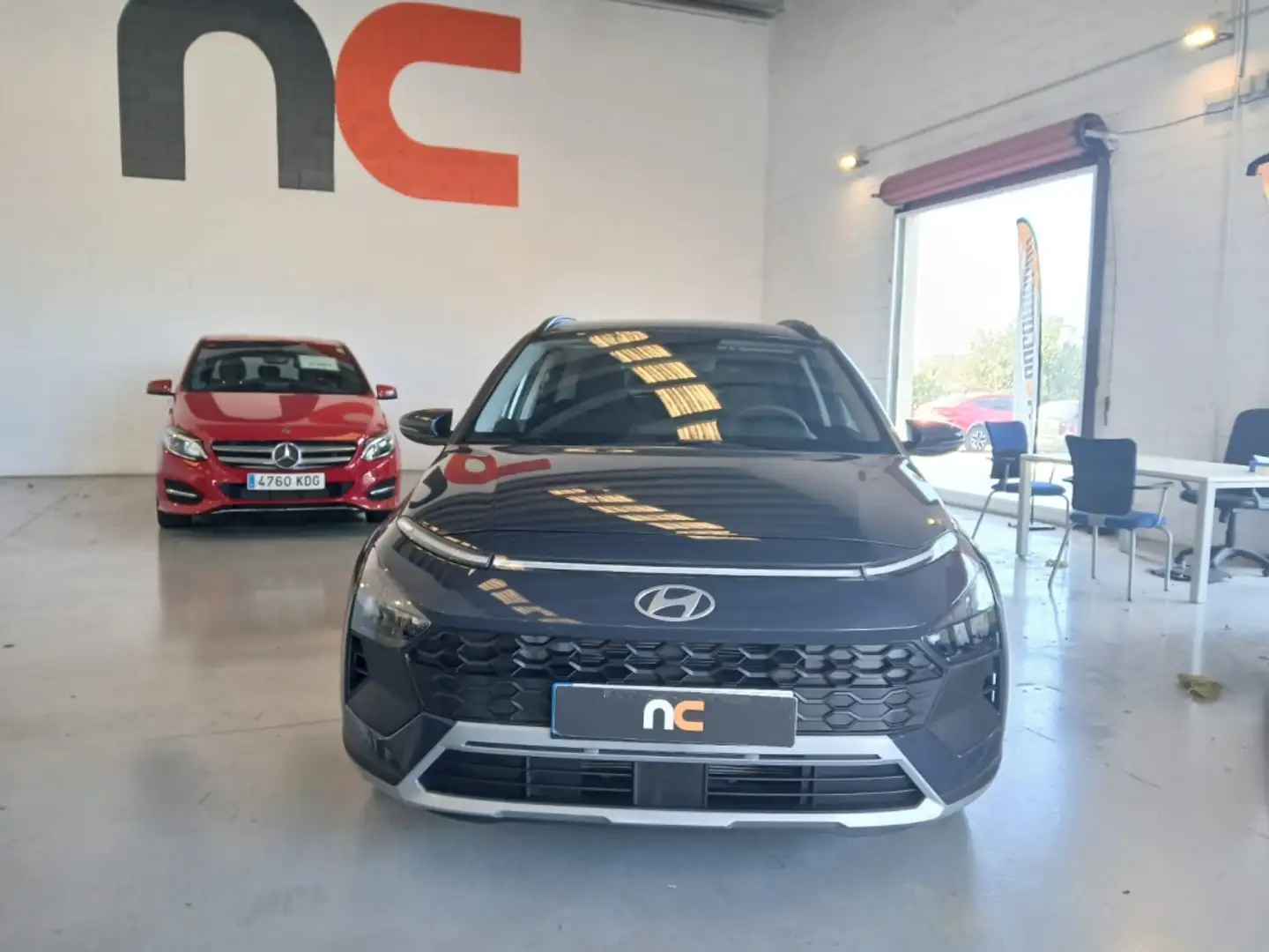 Hyundai BAYON 1.2 MPI Maxx Gris - 2