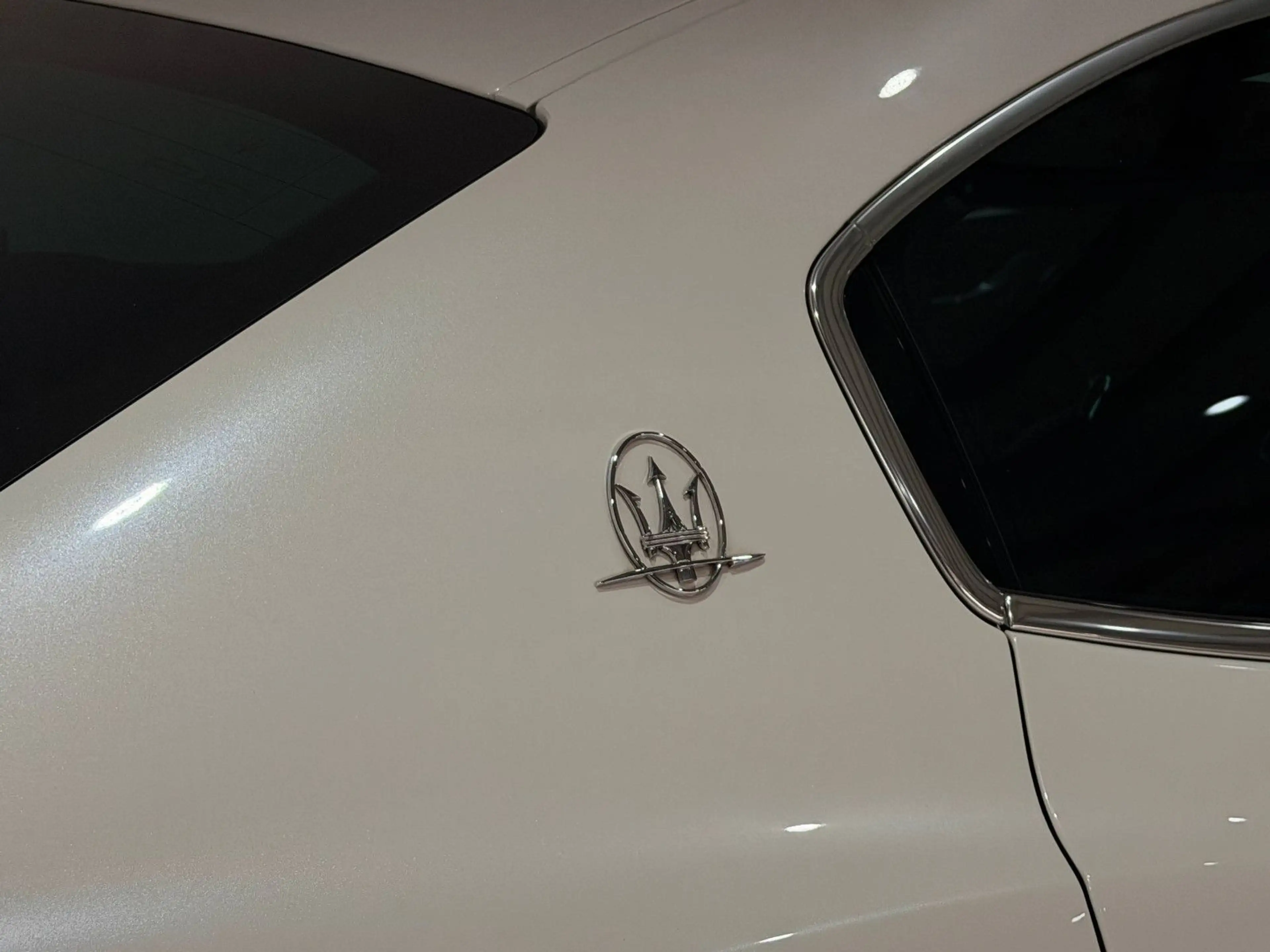 Maserati Ghibli SQ4*SHD*Bi-XENON*KAMERA*CARBON*LEDER*NAVI — photo 13