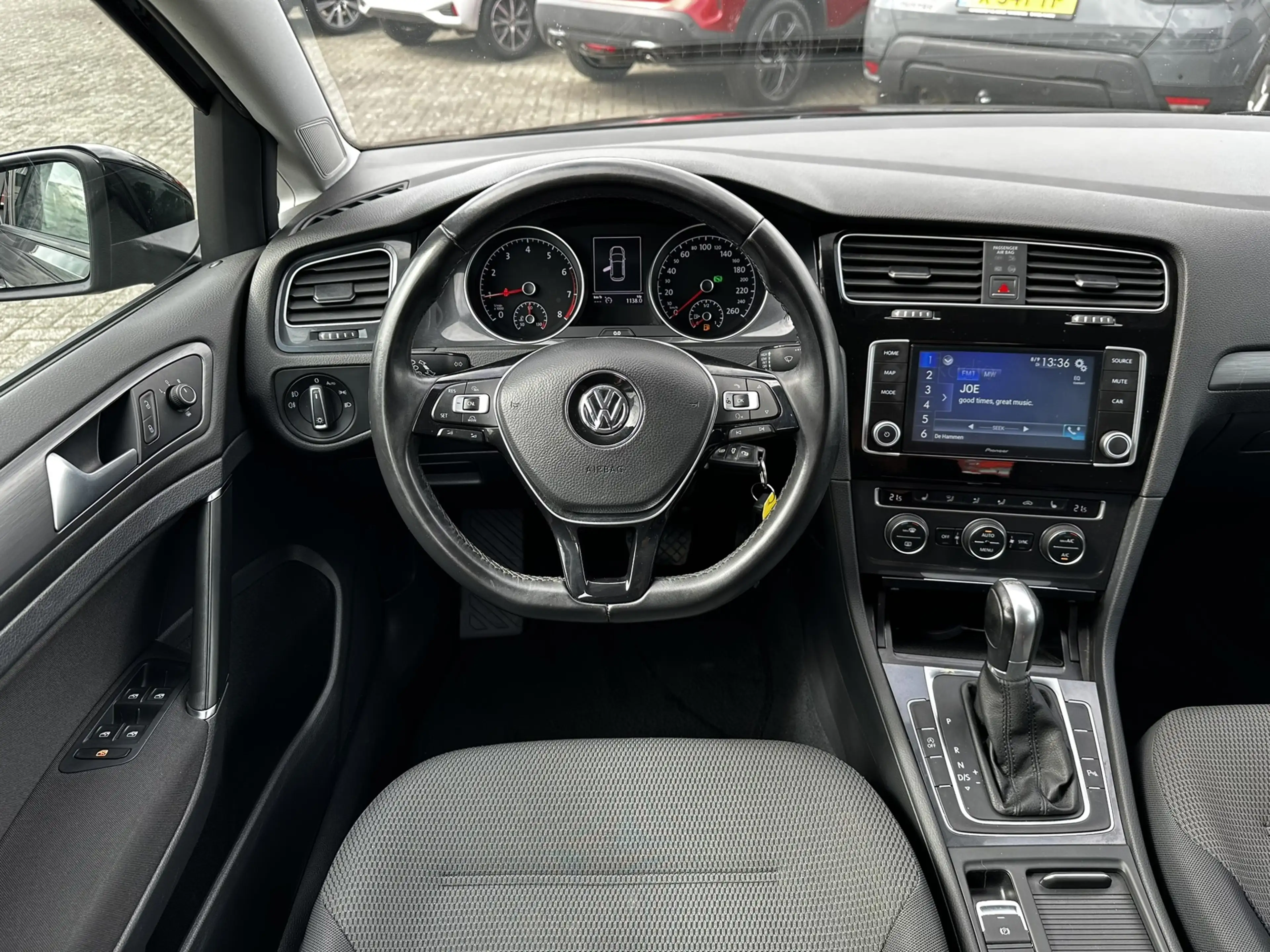 Volkswagen Golf 1.0 TSI Comfortline DSG | Cruise Control | Climate — photo 11