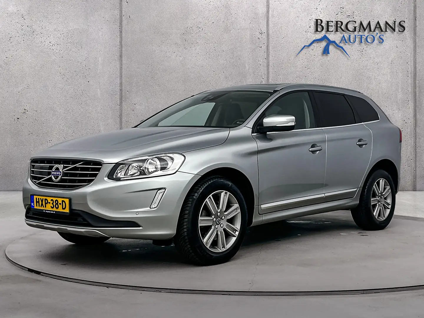 Volvo XC60 - 2.0 T5 FWD Ocean Race // TREKHAAK // DEALERONDER Gris - 1
