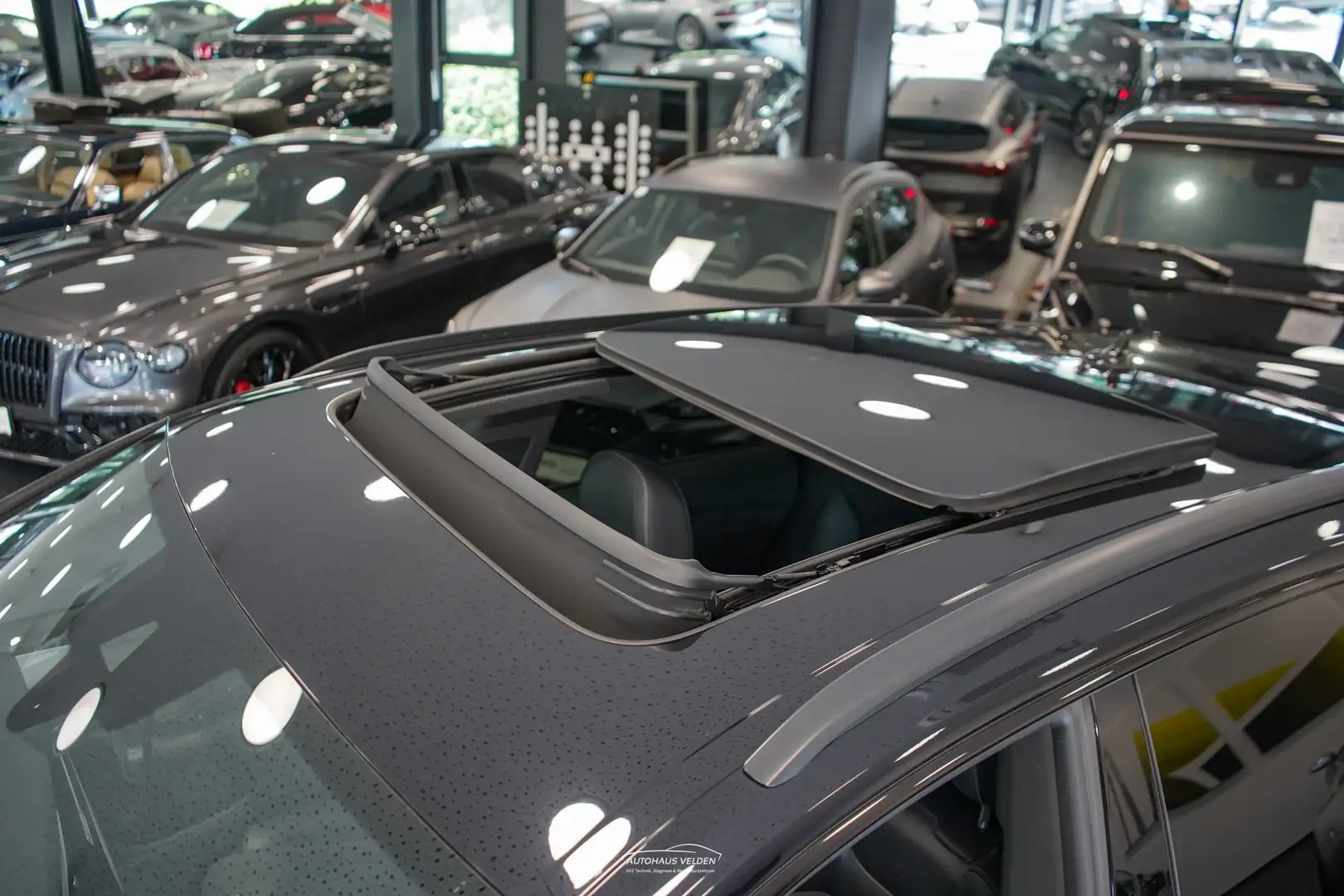 Audi Q8 50 TDI quattro Schwarz - 2