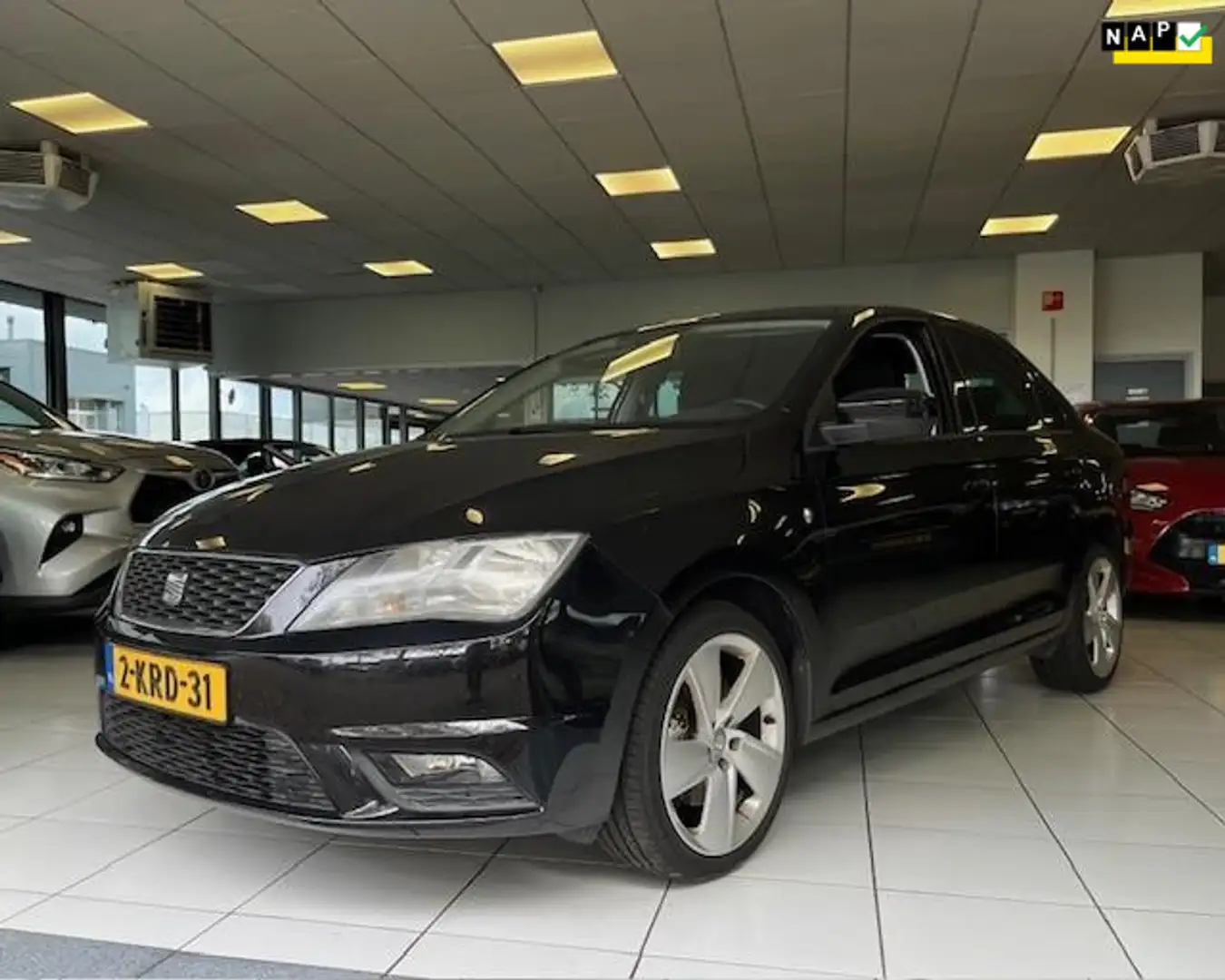 SEAT Toledo 1.2 TSI Businessline High/NAP/2e Eigenaar/Navi/Dea Schwarz - 1
