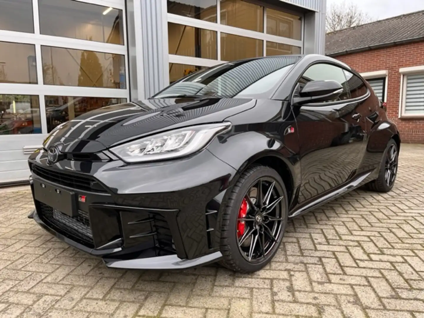 Toyota Yaris 1.6 Turbo GR High Performance 8AT Prem. (NEW M2025 Schwarz - 1