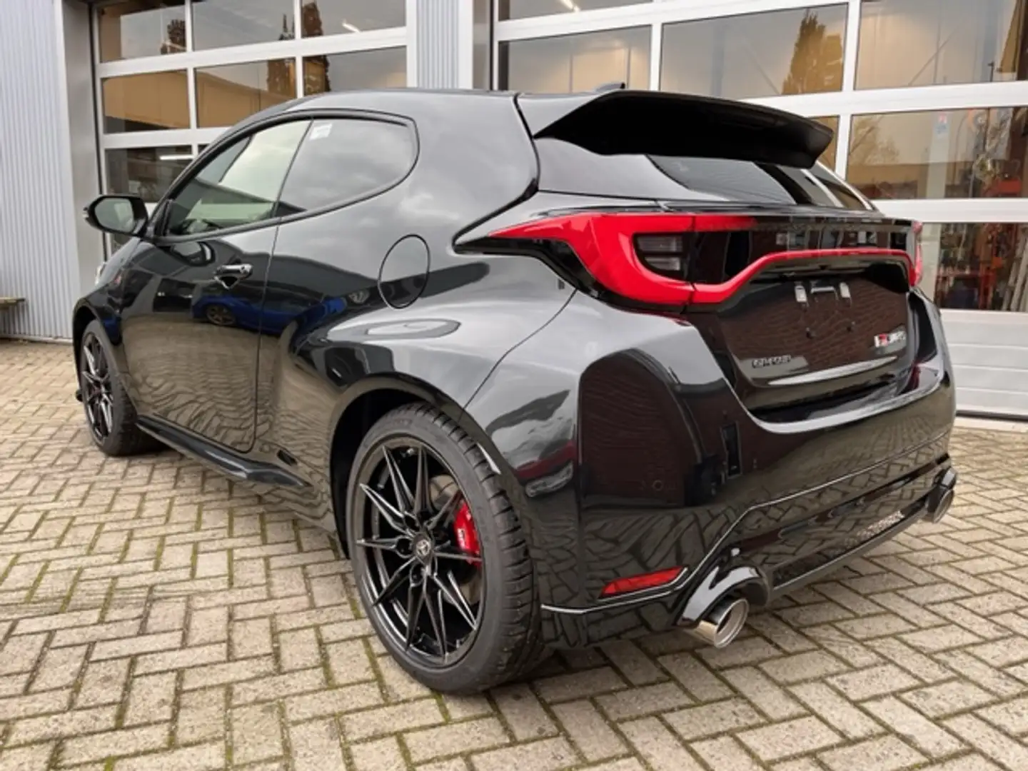 Toyota Yaris 1.6 Turbo GR High Performance 8AT Prem. (NEW M2025 Schwarz - 2