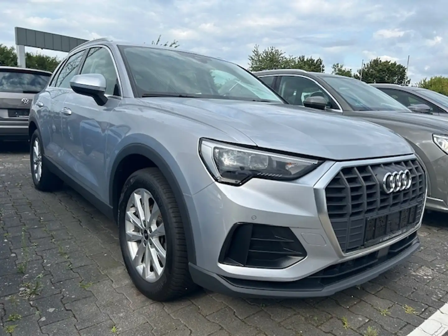 Audi Q3 35 TFSI, NP: 48.000 € Plateado - 2