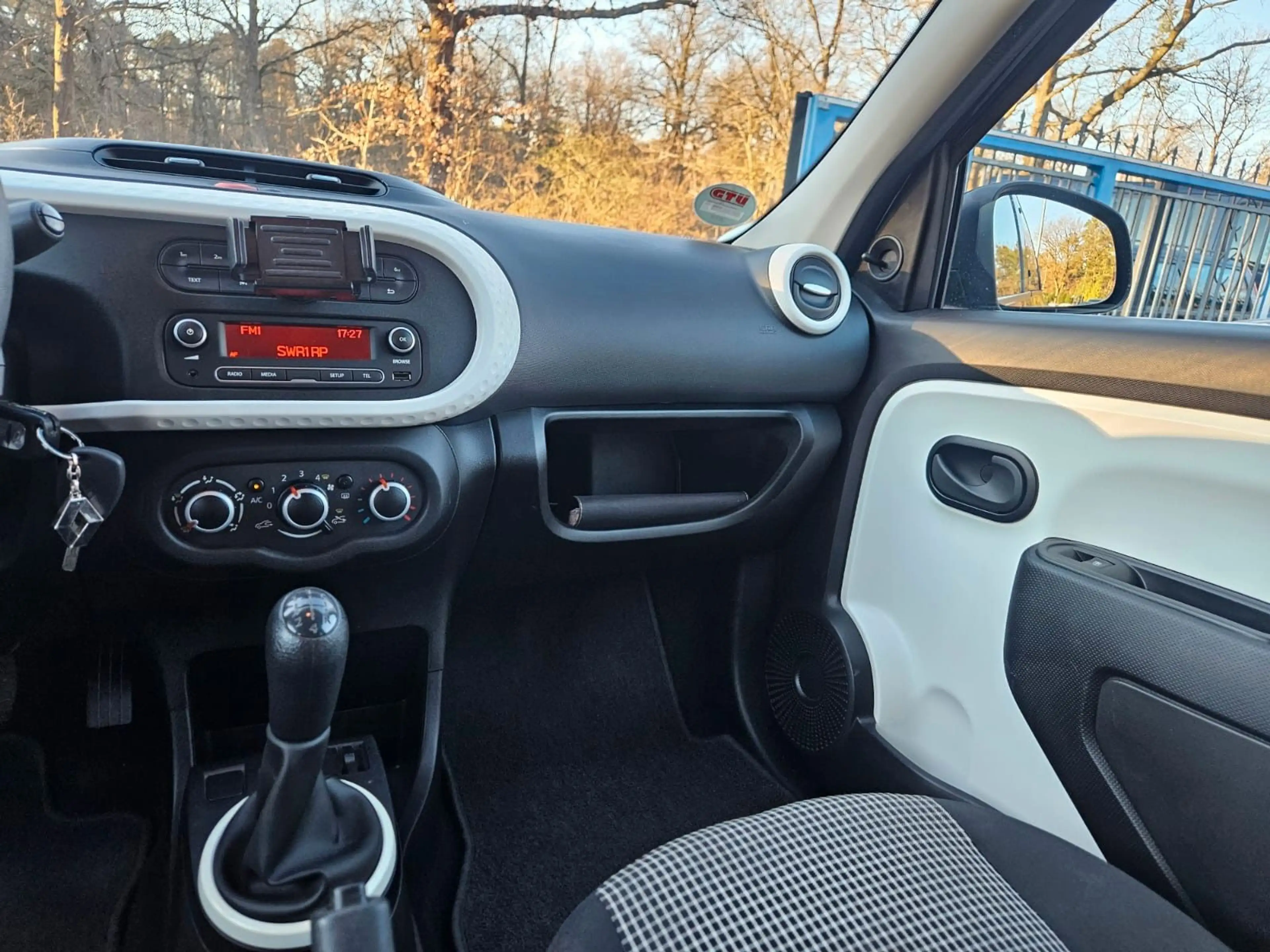 Renault Twingo Life — photo 13