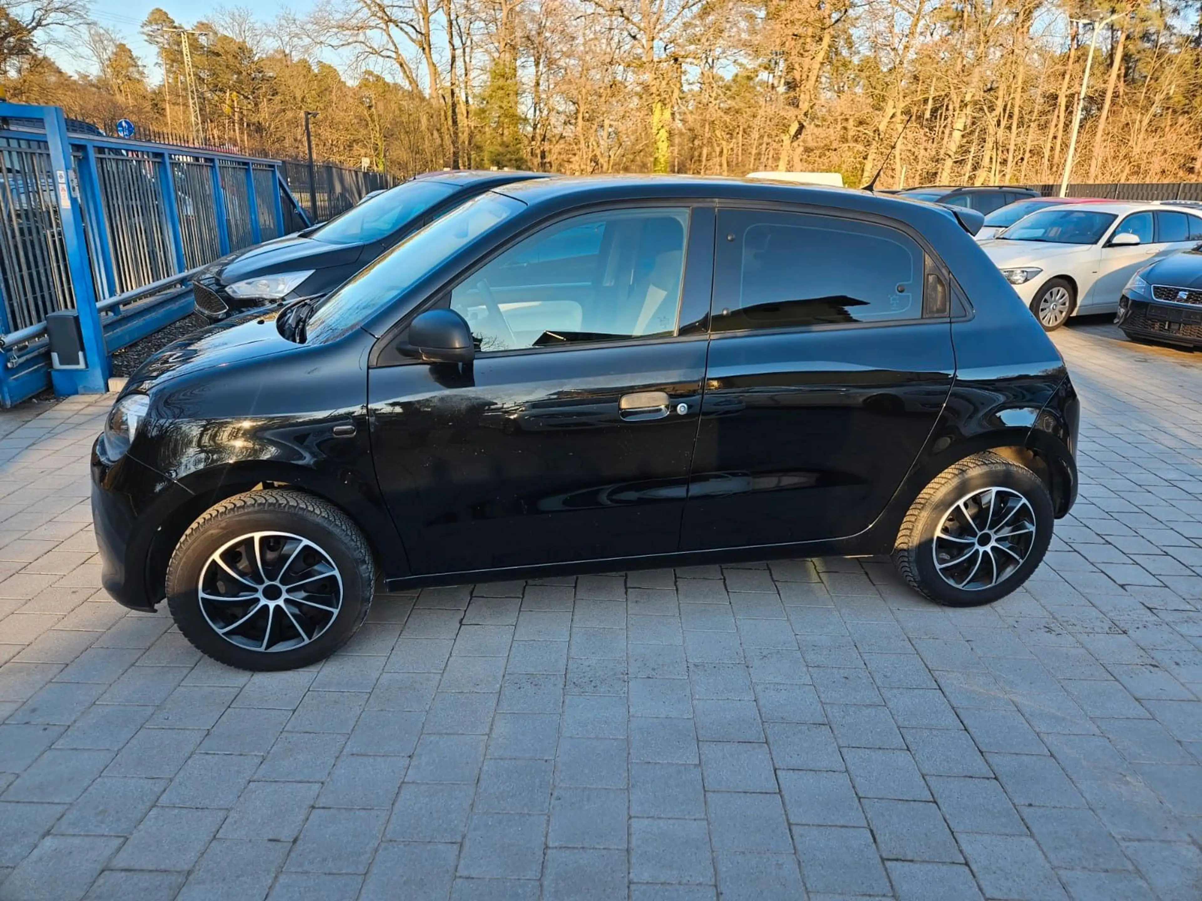Renault Twingo Life — photo 5