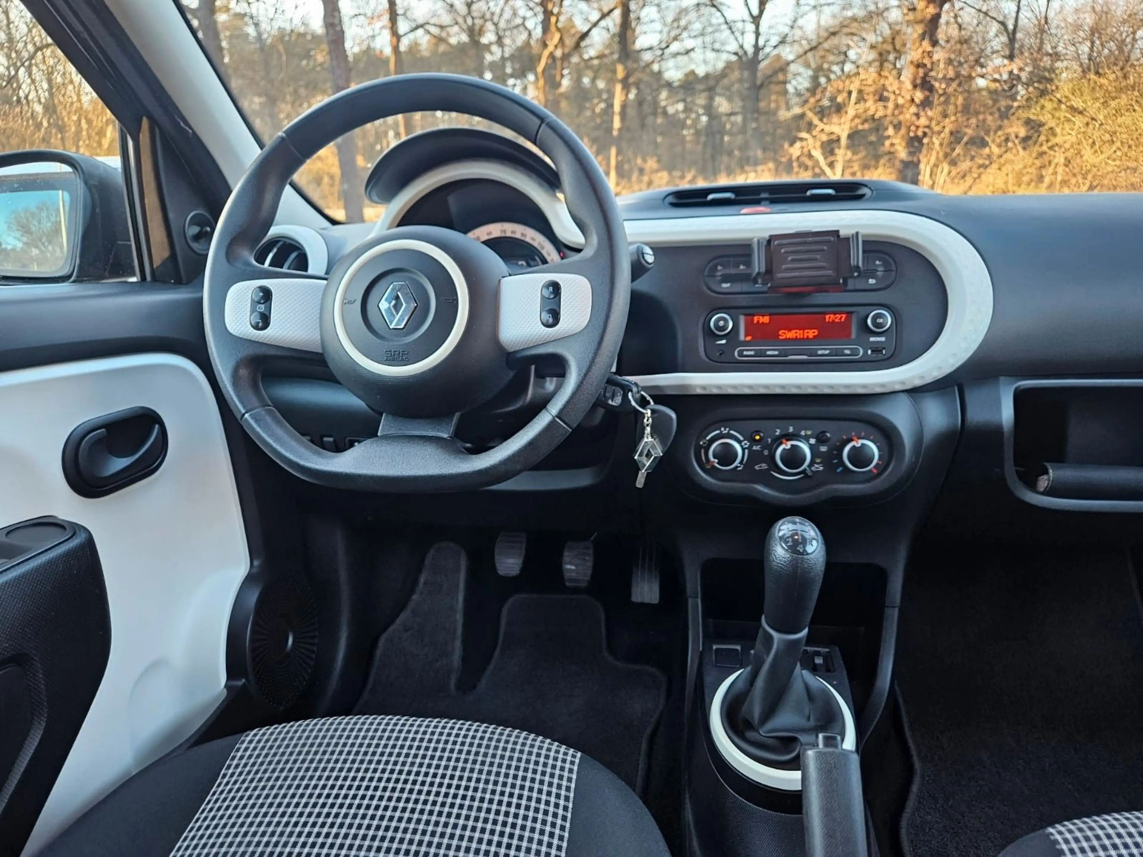 Renault Twingo Life — photo 12