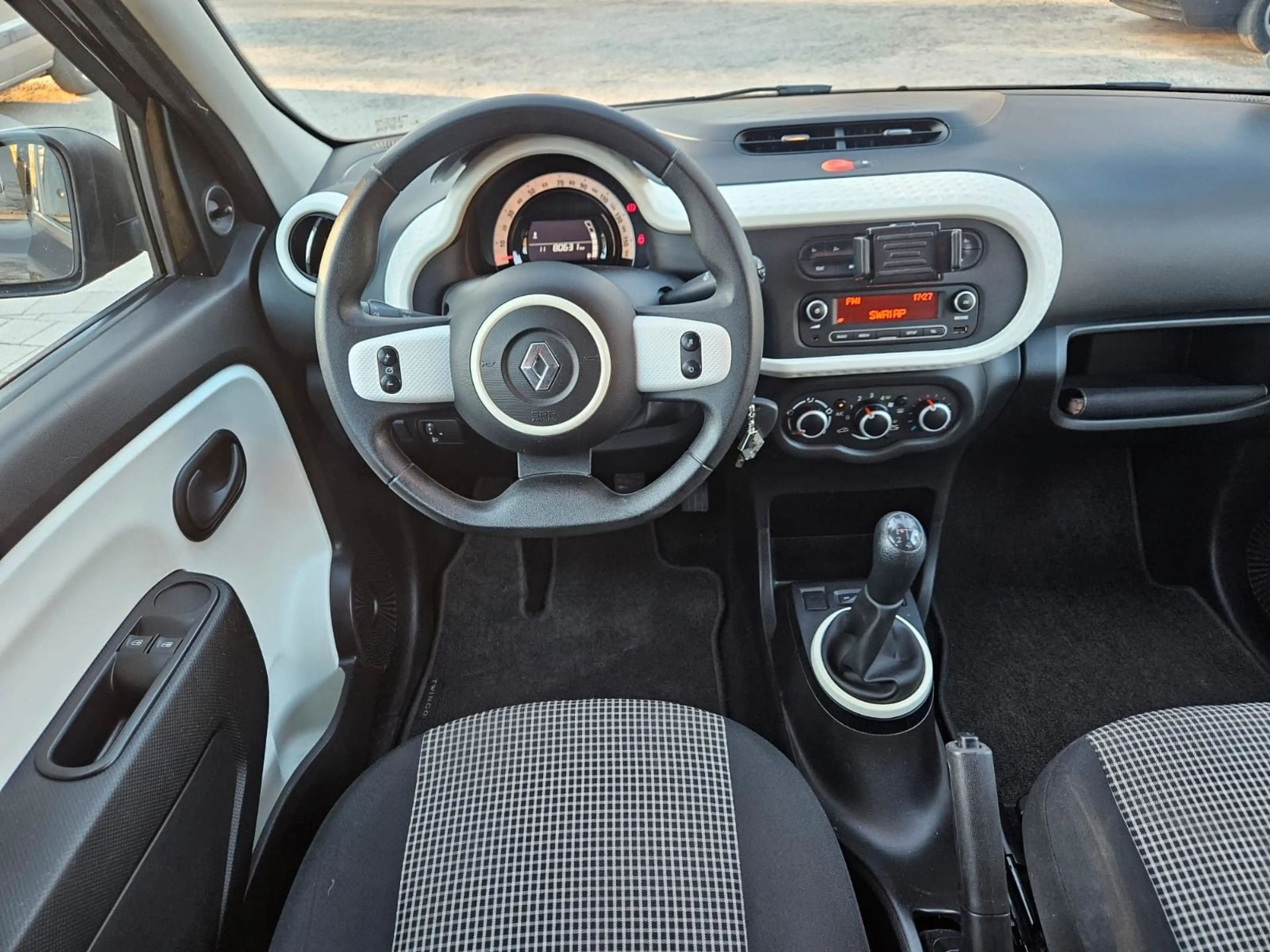 Renault Twingo Life — photo 11