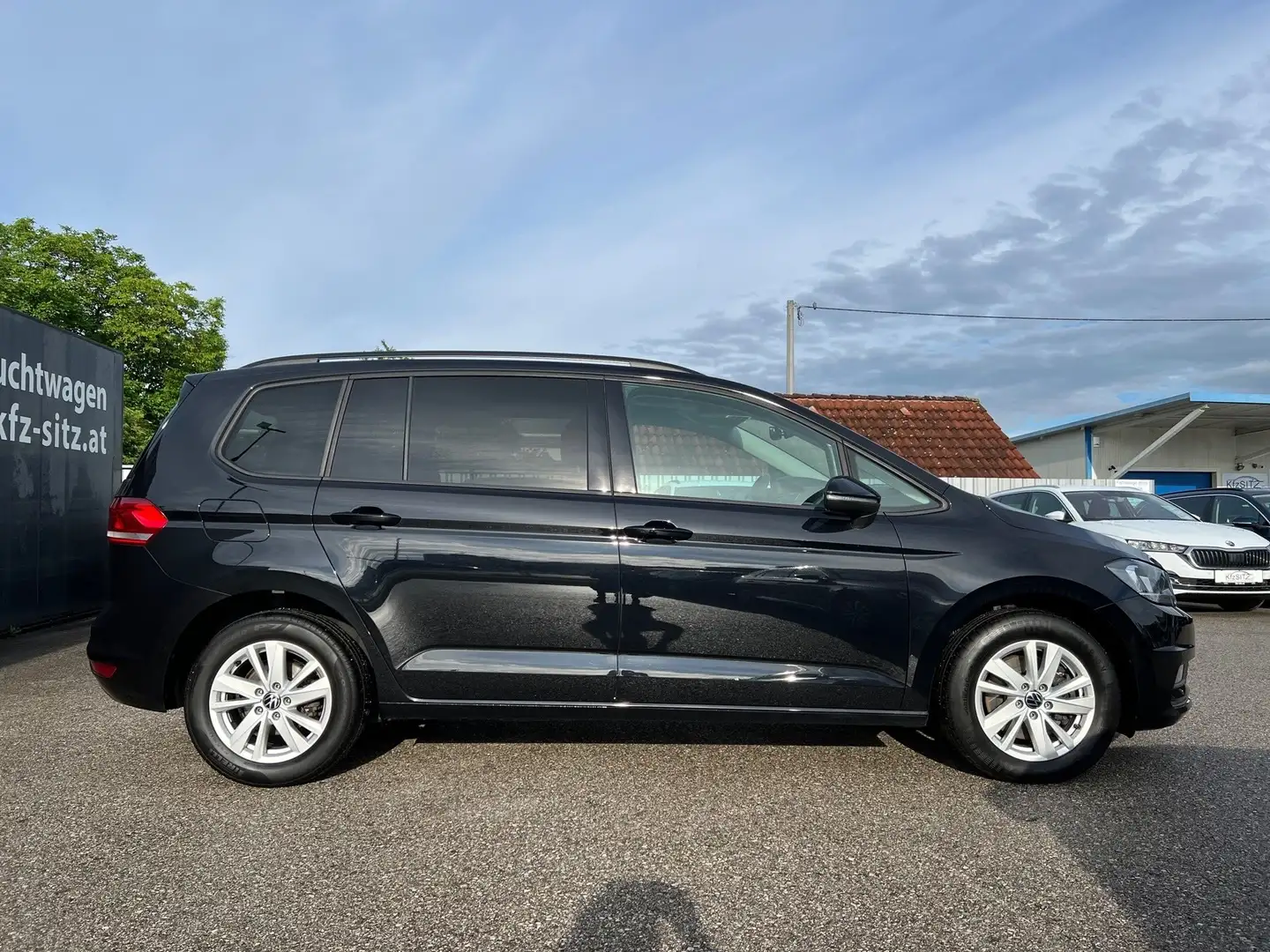 Volkswagen Touran Comfortline 2,0 BMT TDI DSG | NP: €54.700 Schwarz - 2